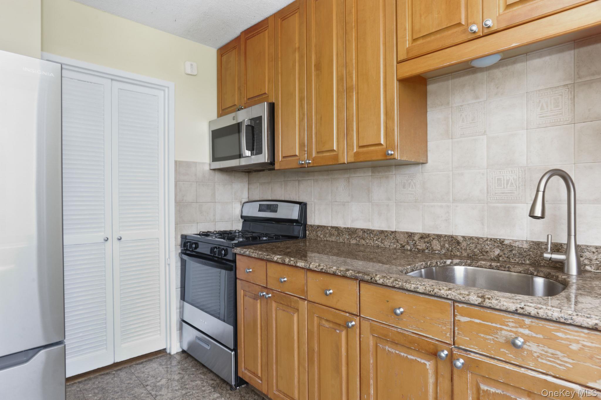 3333 Henry Hudson Parkway Unit: 12M