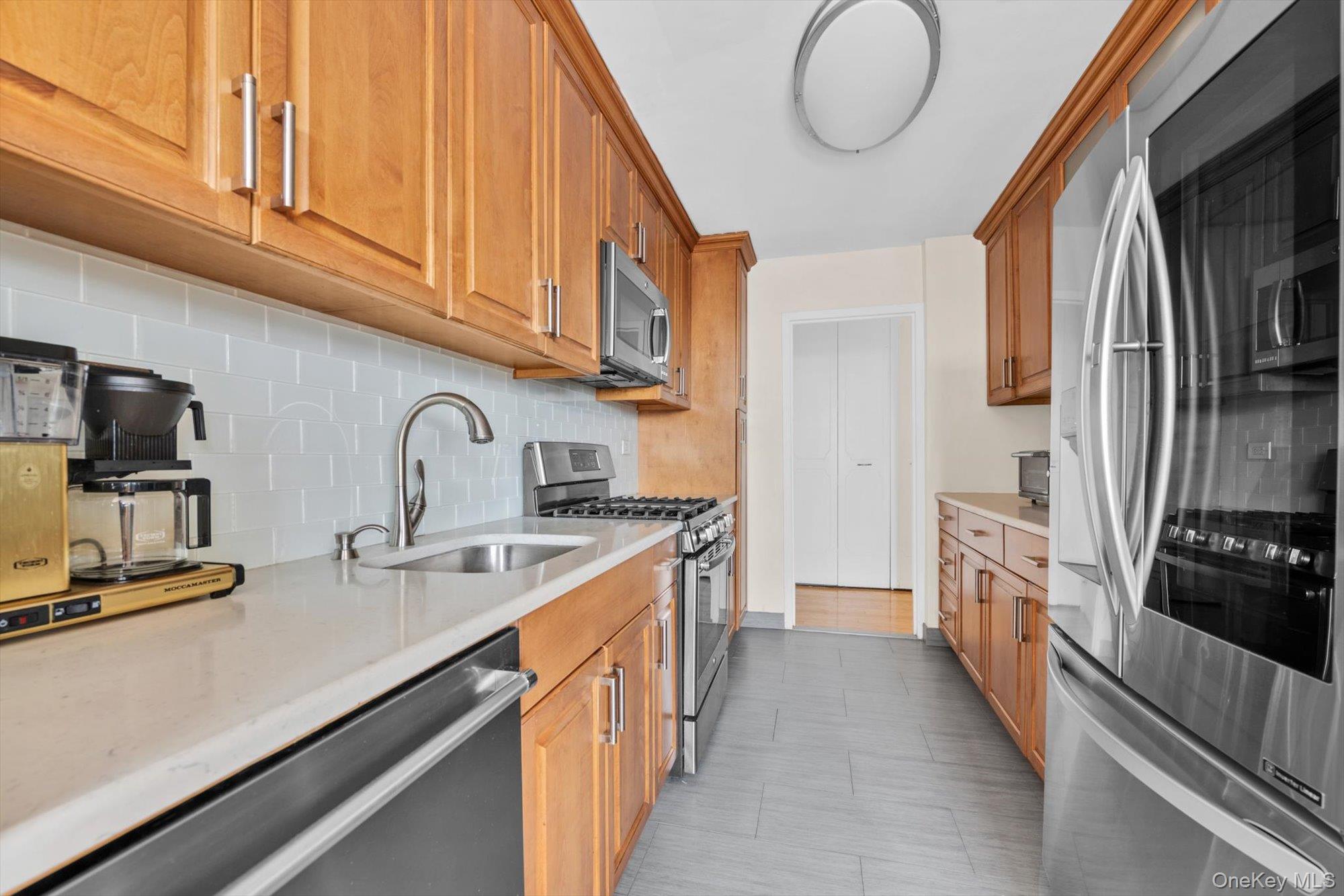 555 Kappock Street Unit: 21E