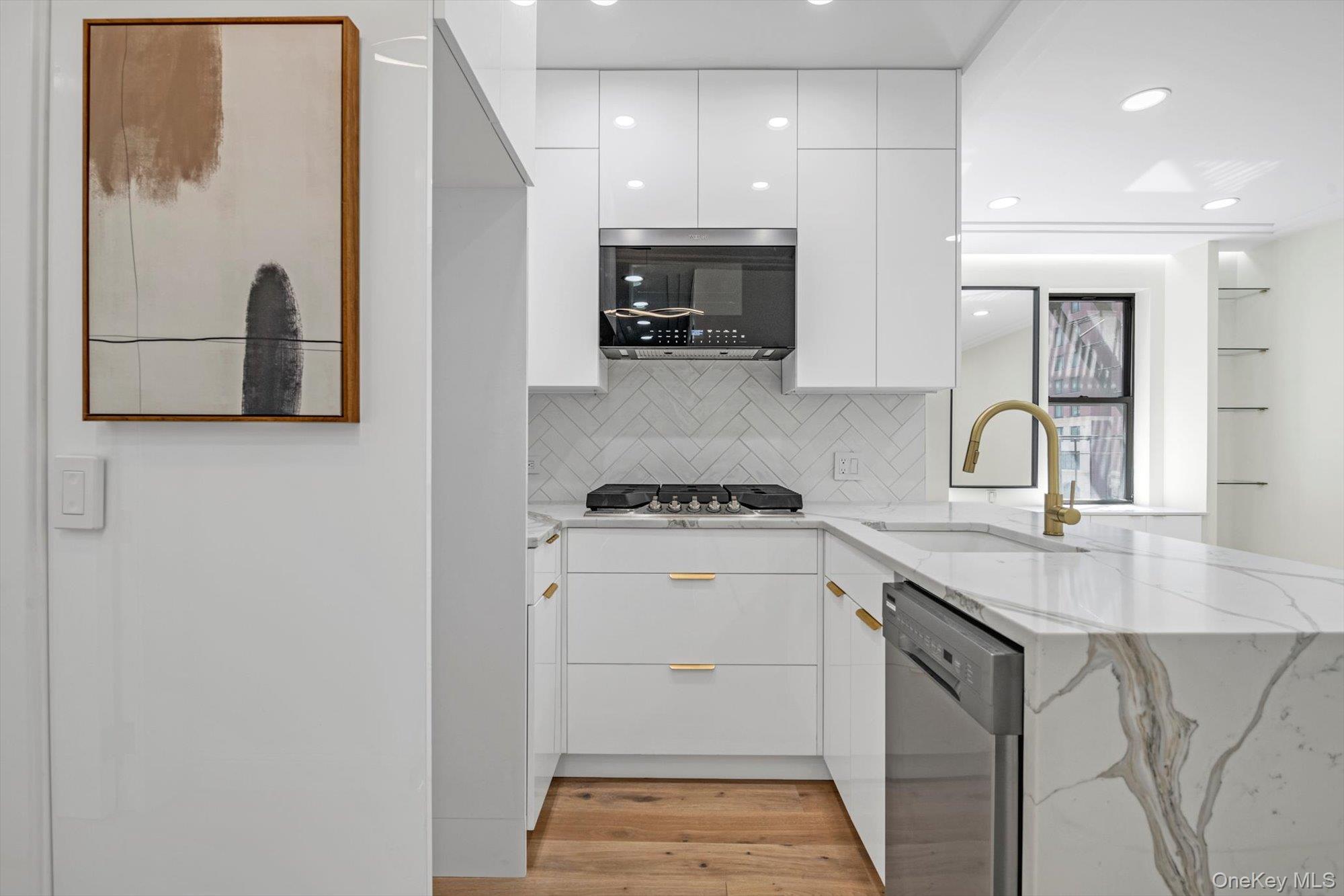 741 W End Avenue Unit: 4B