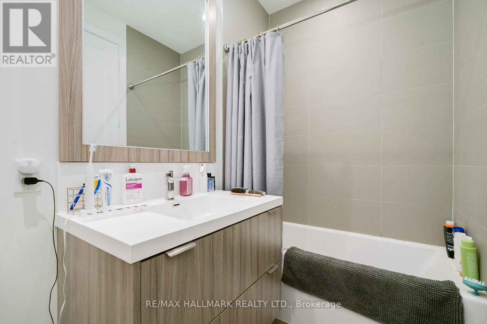 420 - 80 VANAULEY STREET