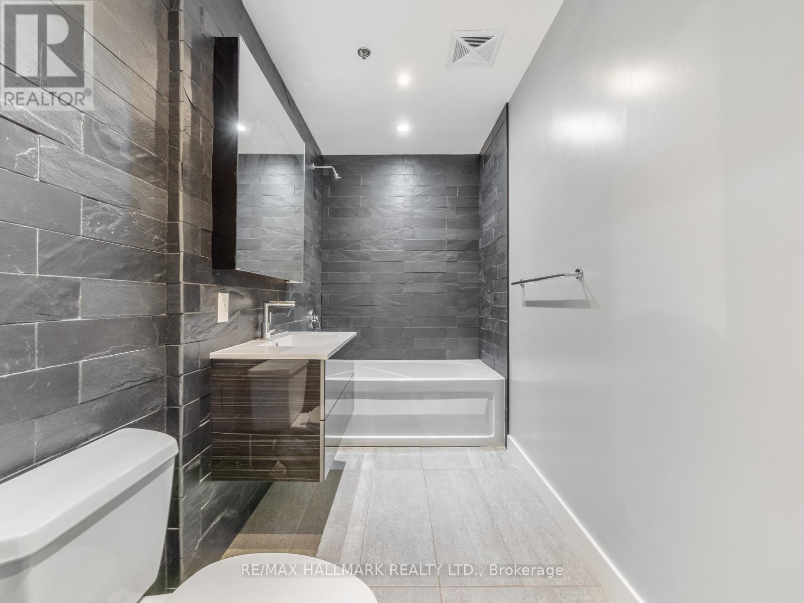 534 - 43 HANNA AVENUE