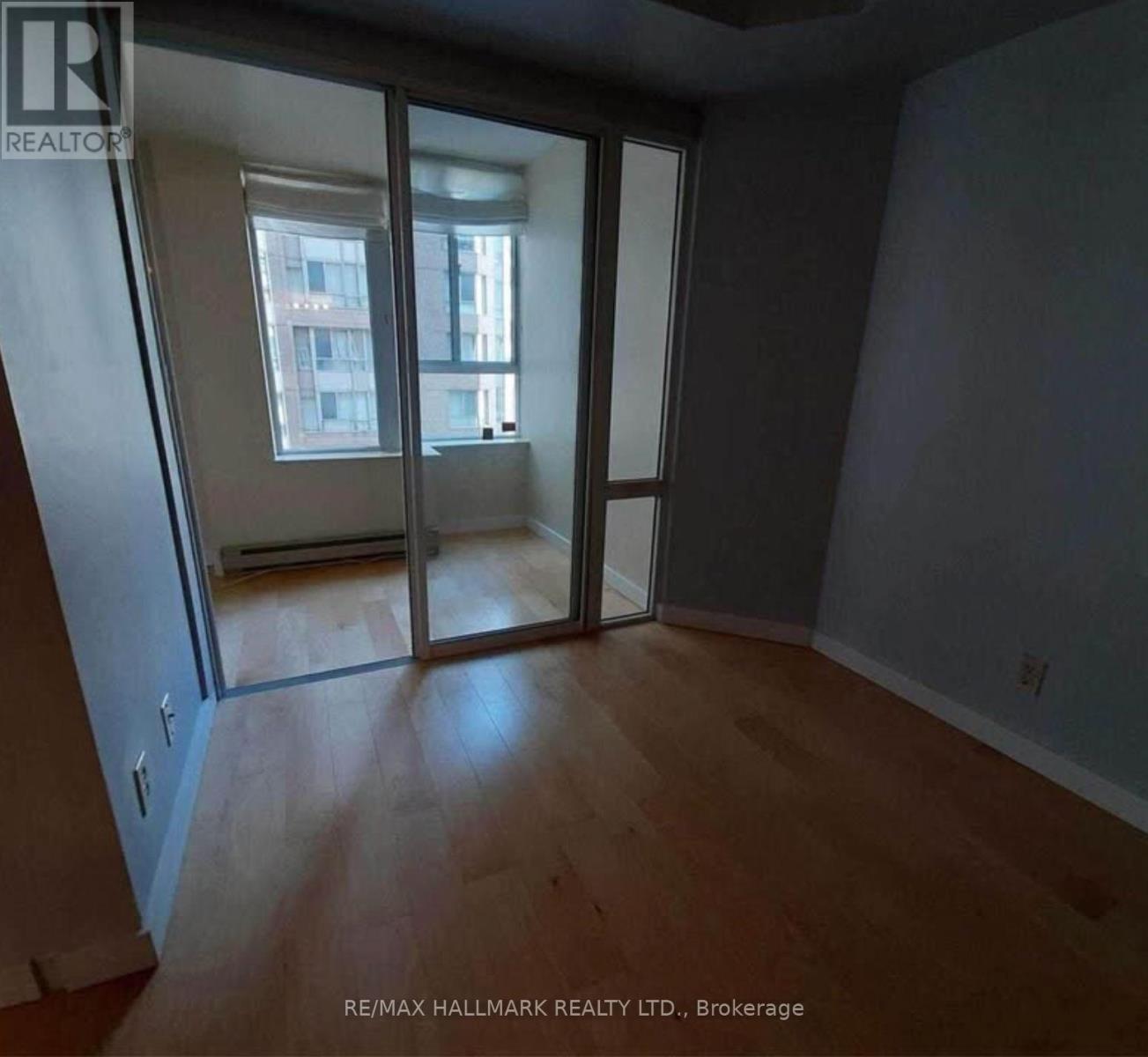 821 - 711 BAY STREET