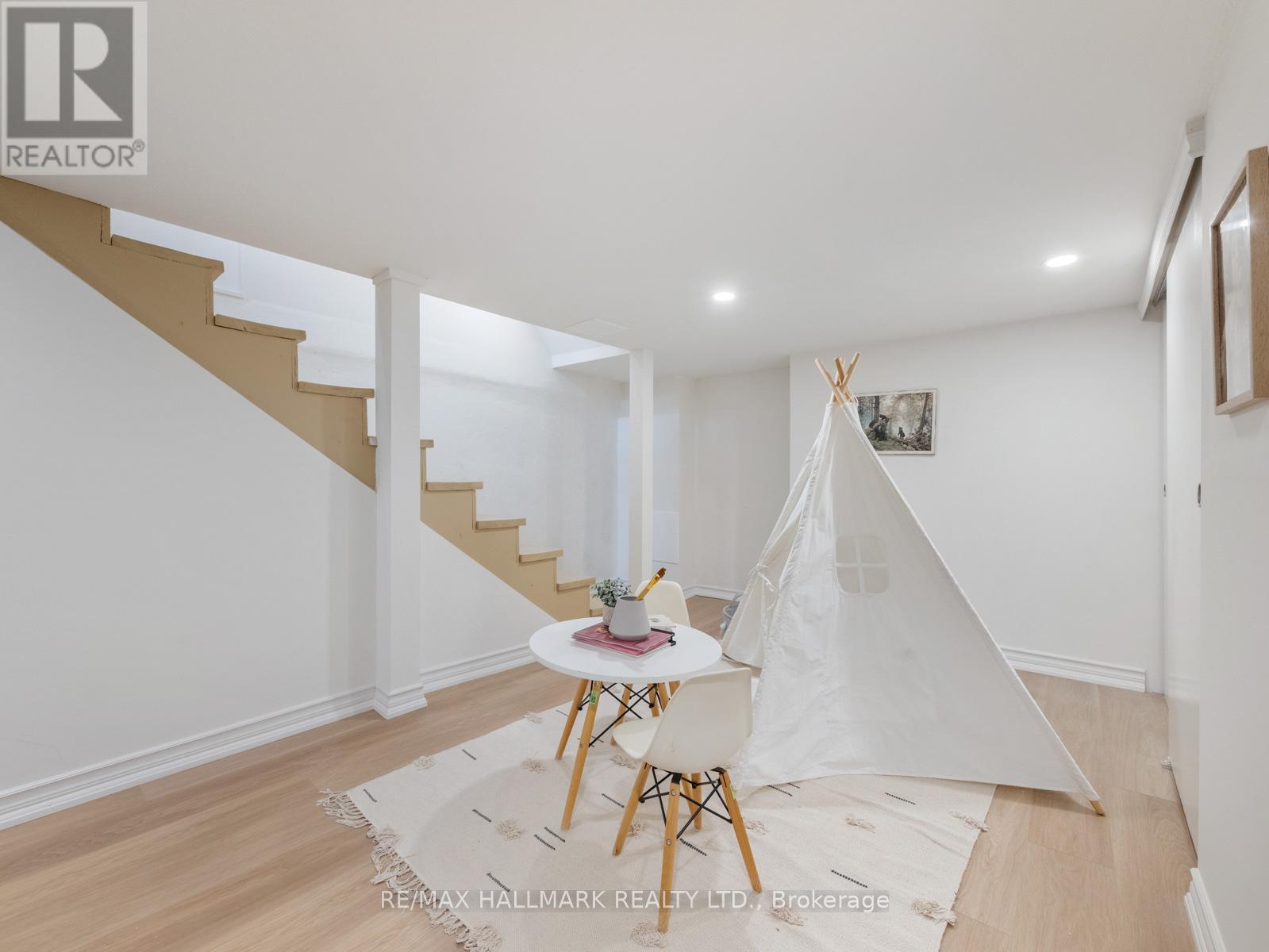 24 Meadow Ave