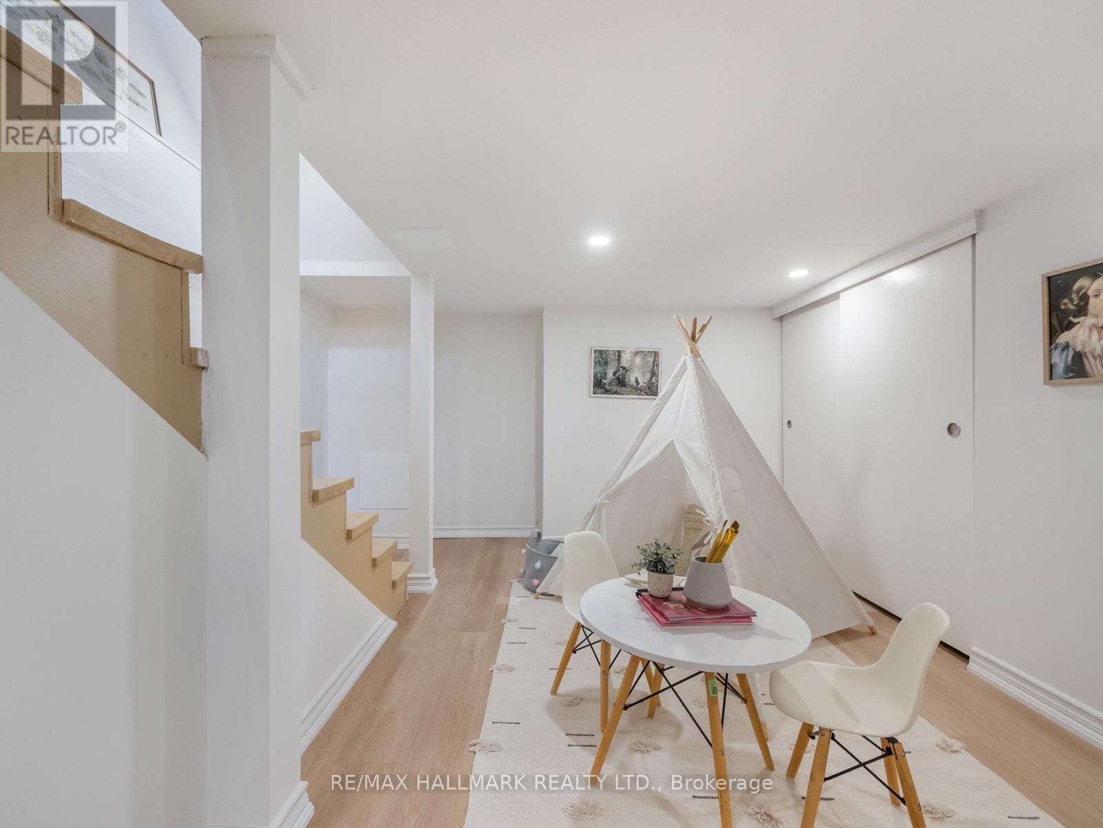 24 Meadow Ave
