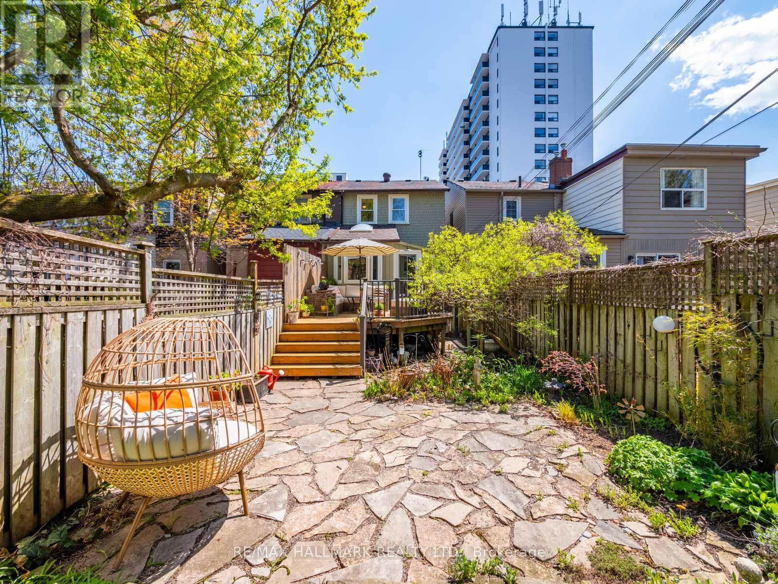 24 Meadow Ave