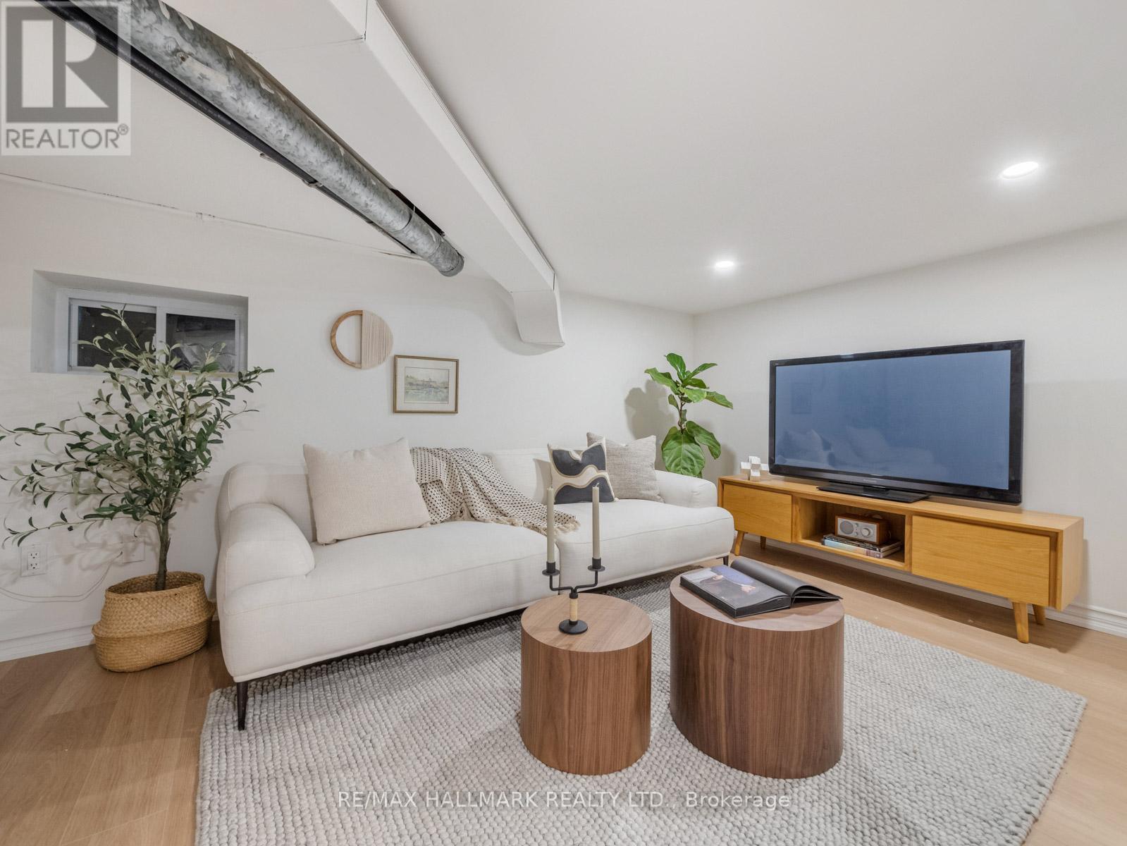 24 Meadow Ave