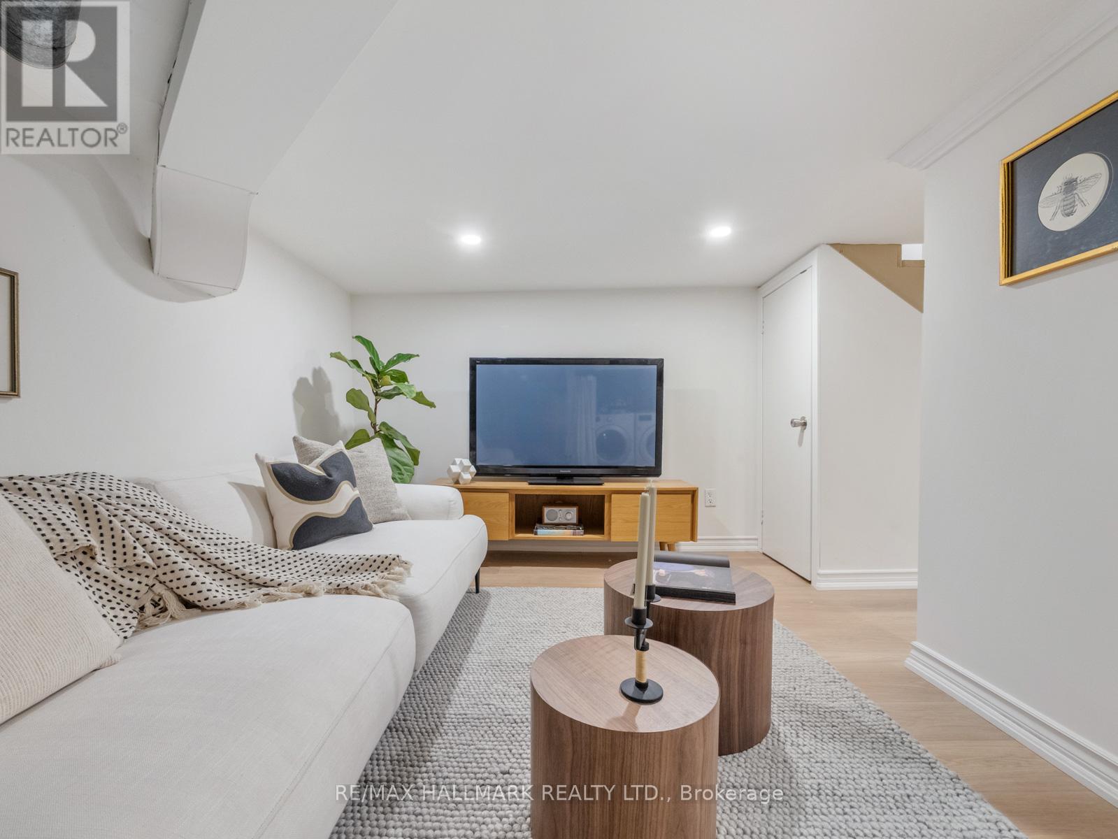 24 Meadow Ave