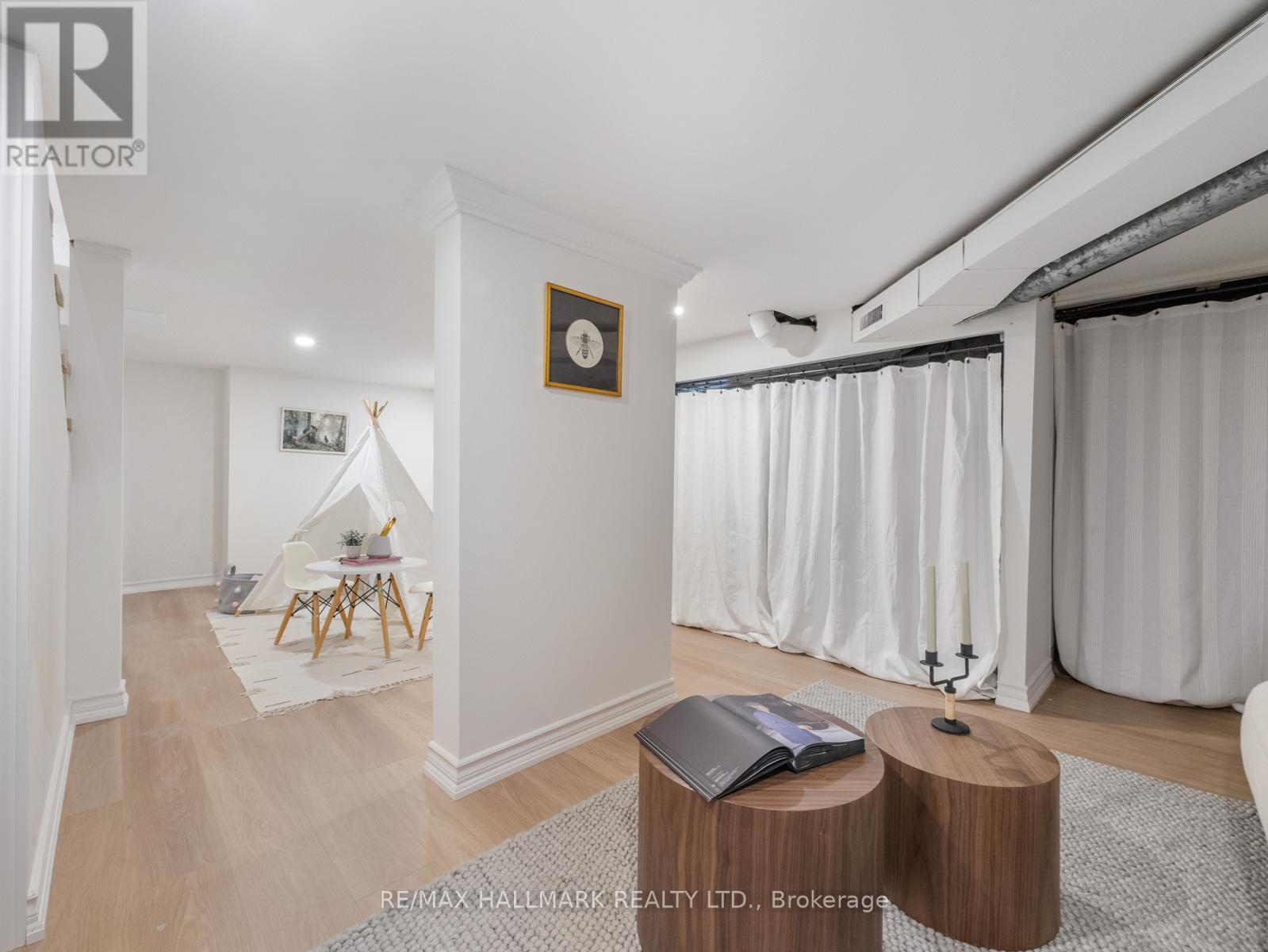 24 Meadow Ave