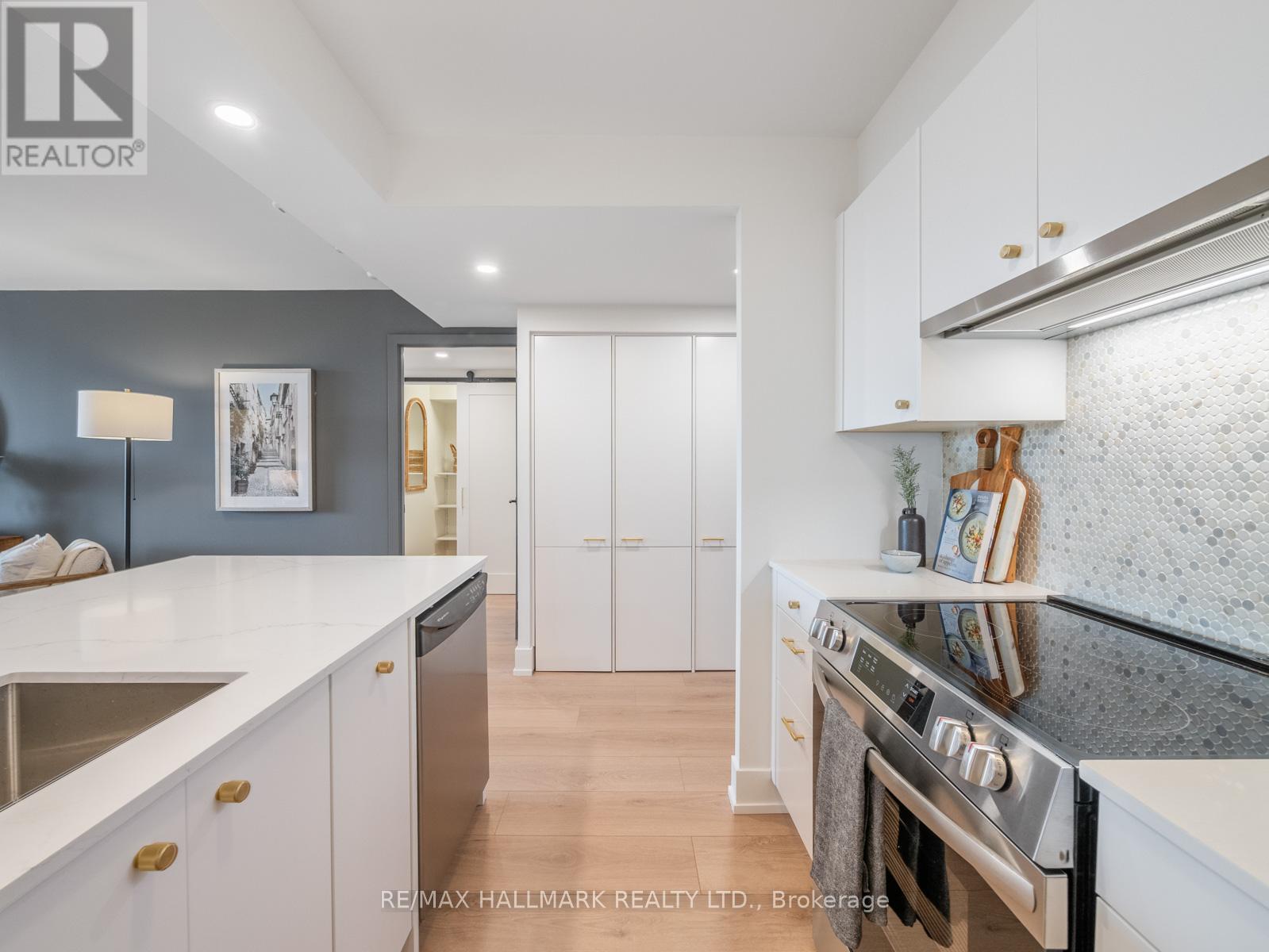 301 - 1797 QUEEN STREET E