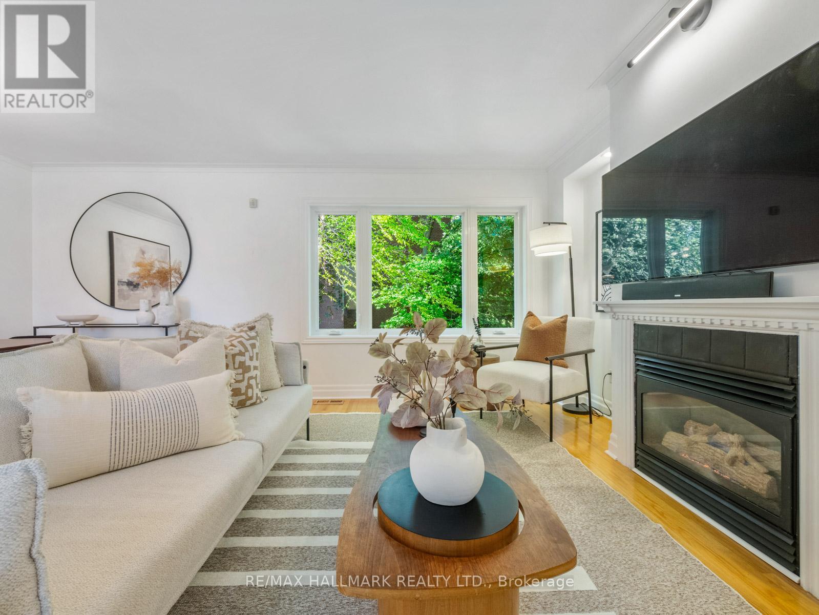 16 FITZGERALD MEWS