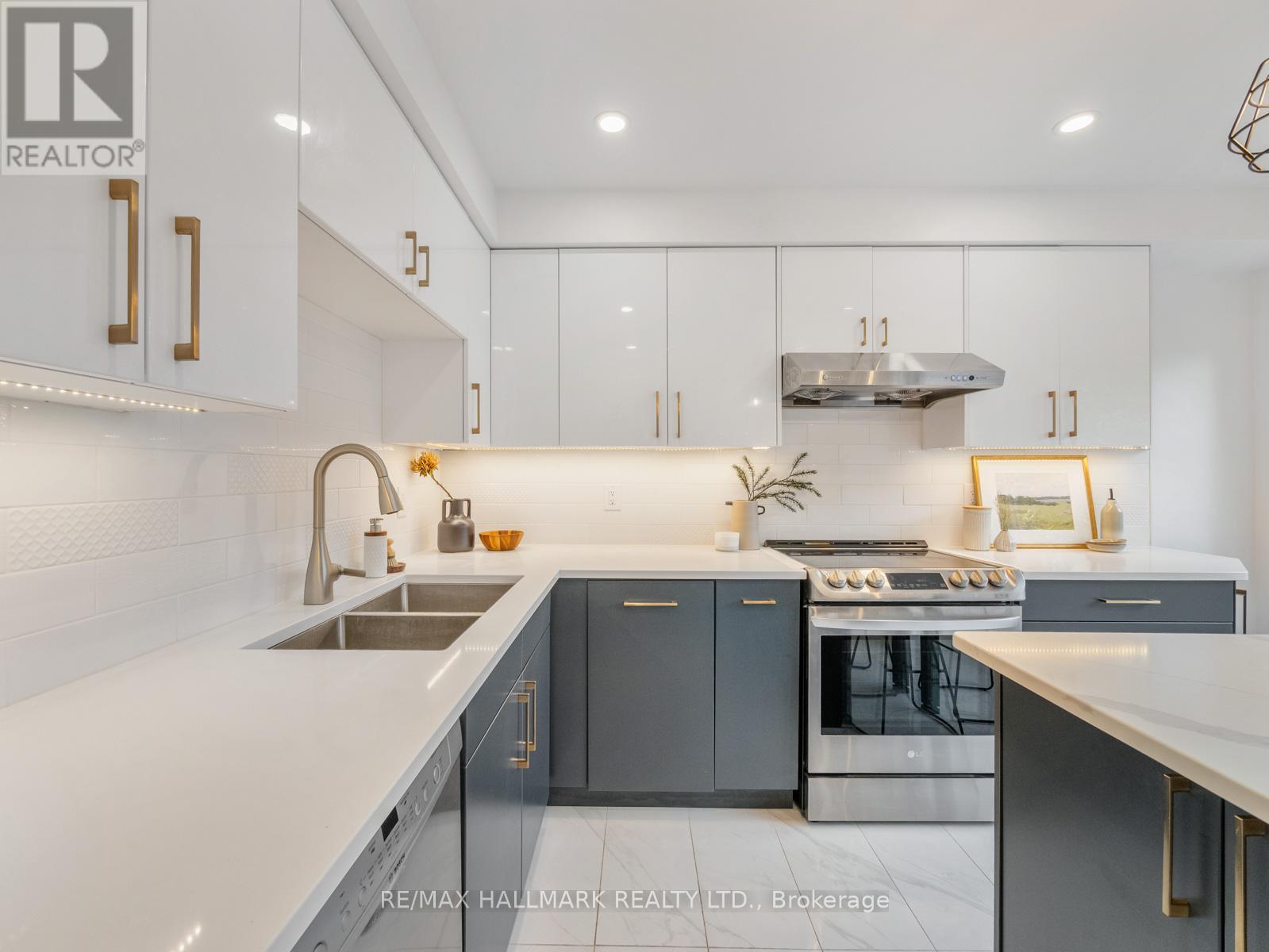 16 FITZGERALD MEWS
