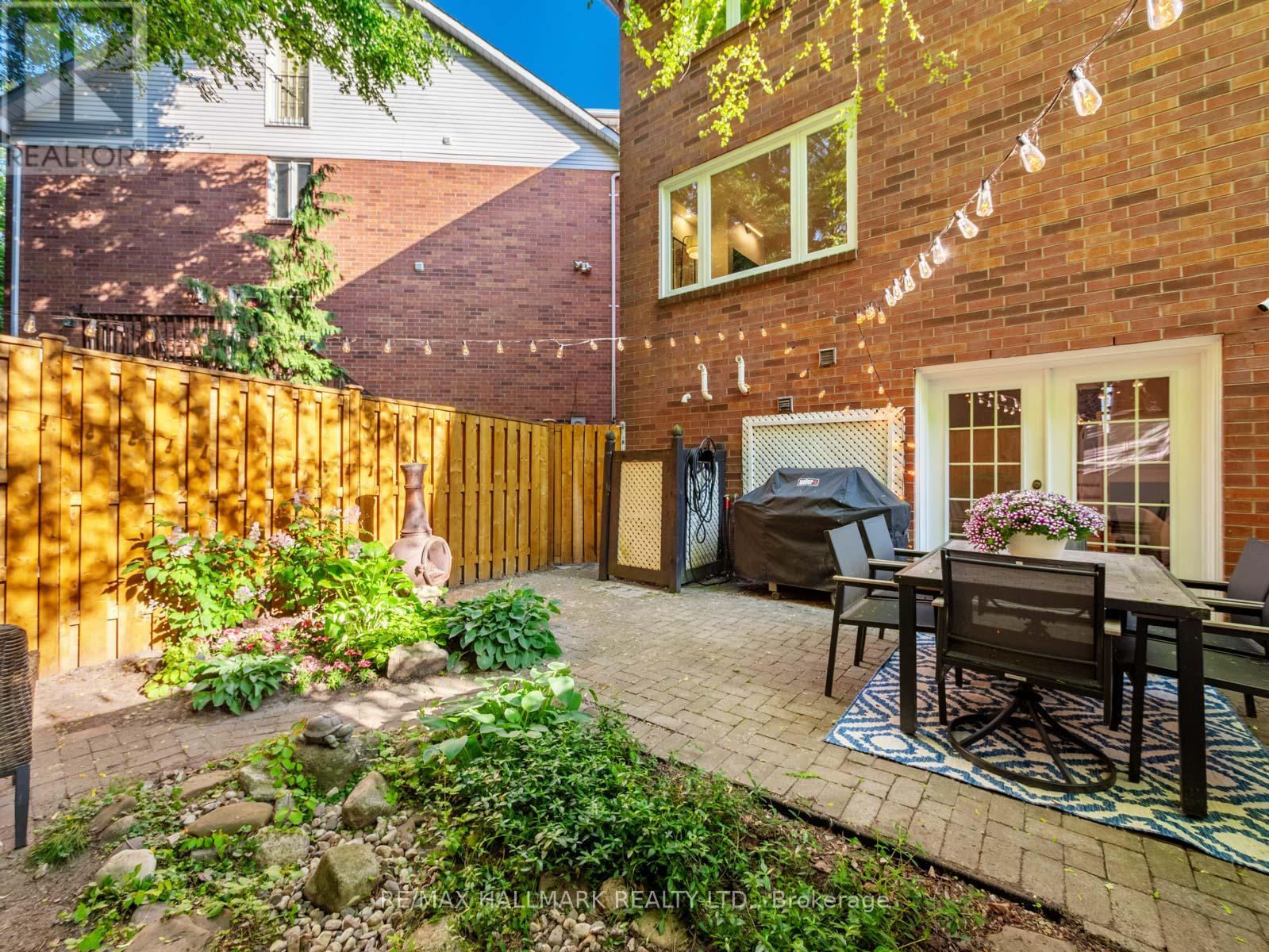 16 FITZGERALD MEWS