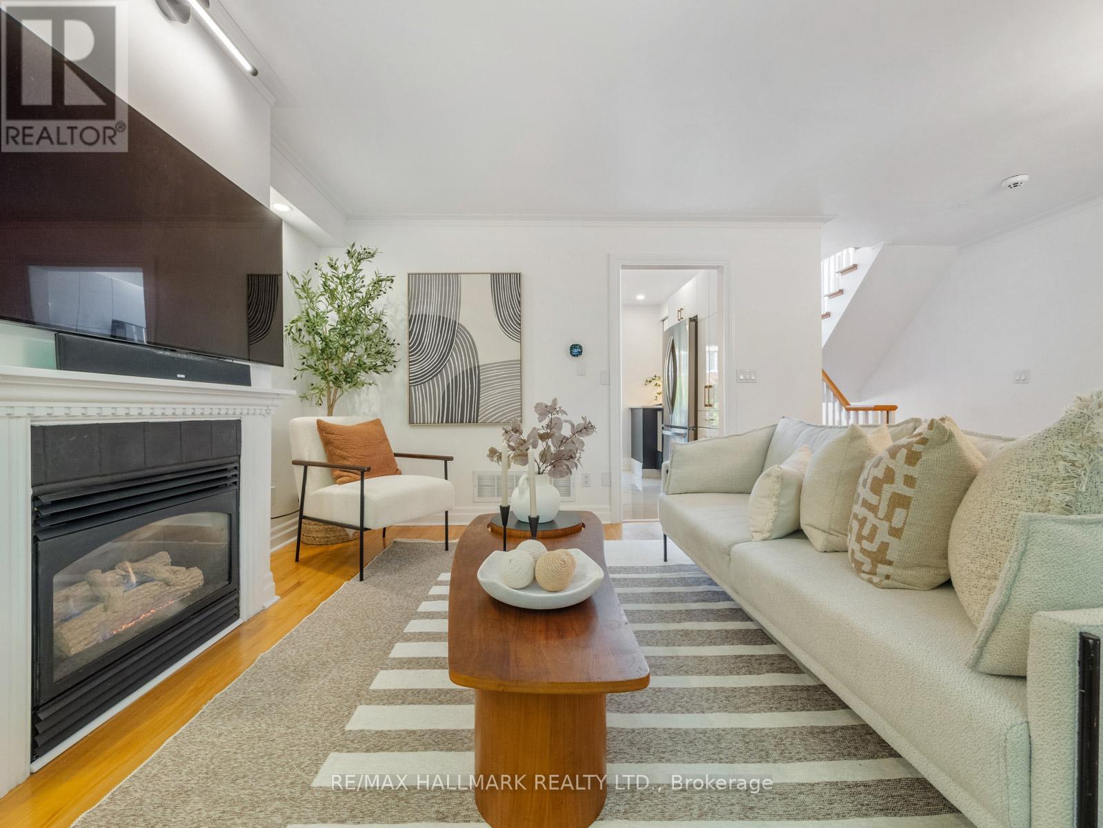 16 FITZGERALD MEWS