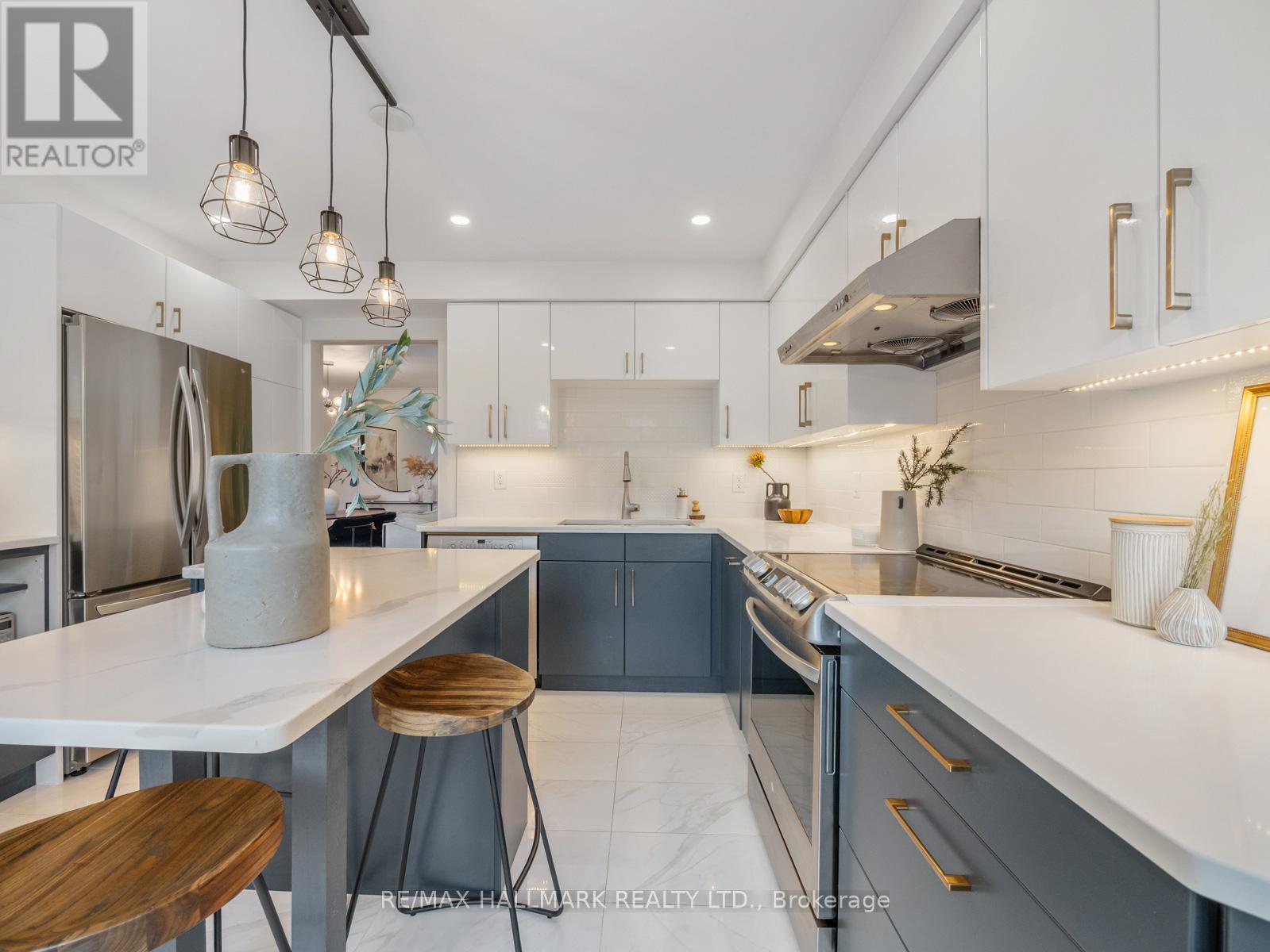 16 FITZGERALD MEWS