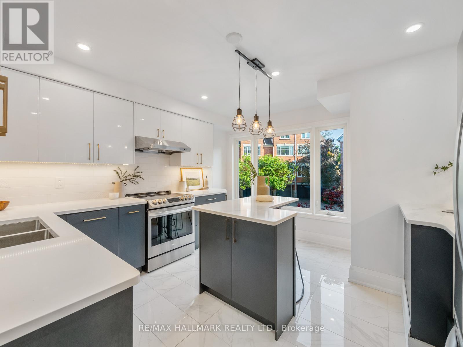 16 FITZGERALD MEWS