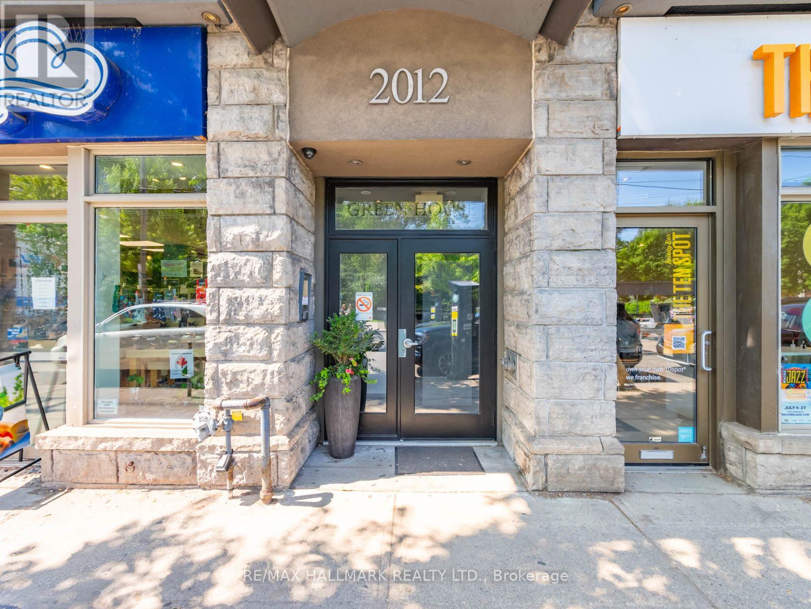 306 - 2012 QUEEN STREET E