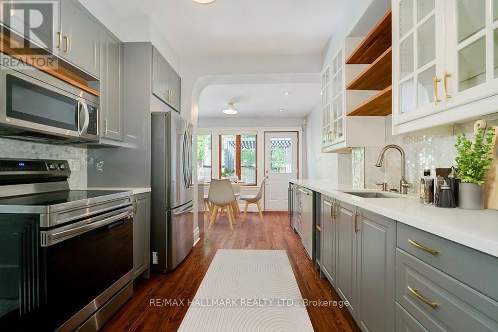 6 COLUMBINE AVENUE