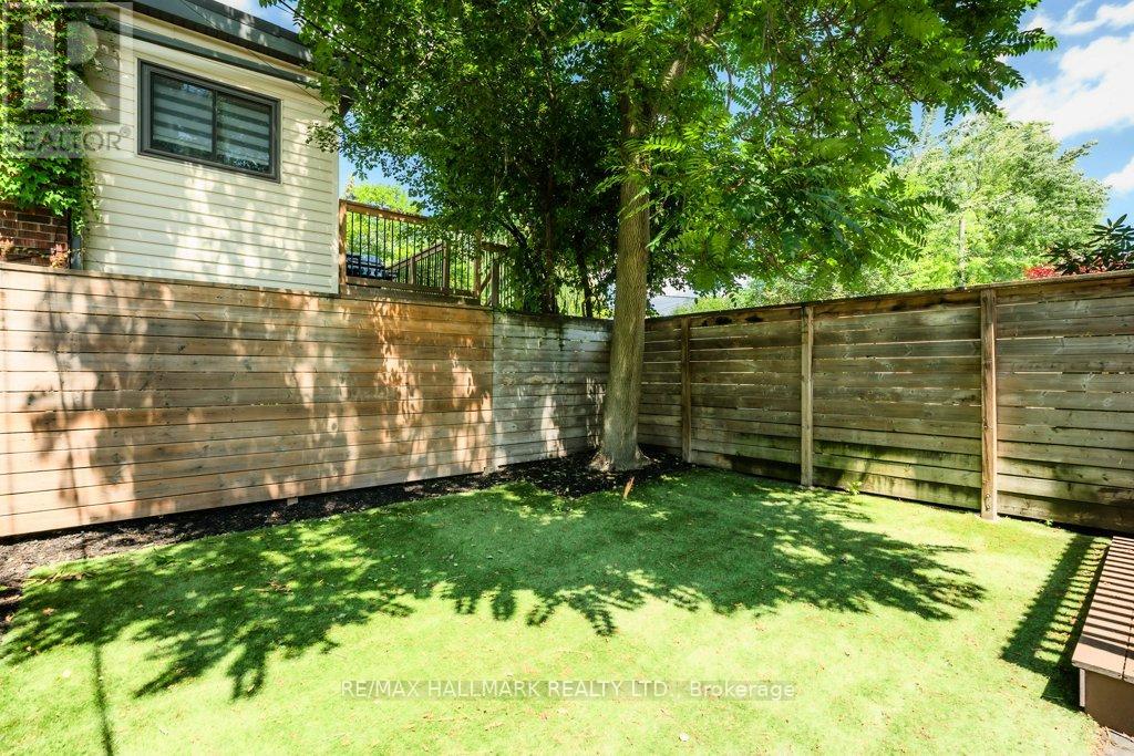 6 COLUMBINE AVENUE