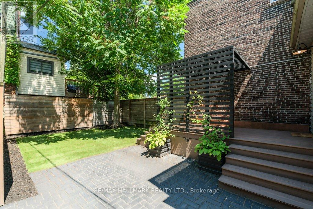 6 COLUMBINE AVENUE