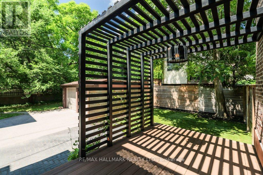 6 COLUMBINE AVENUE