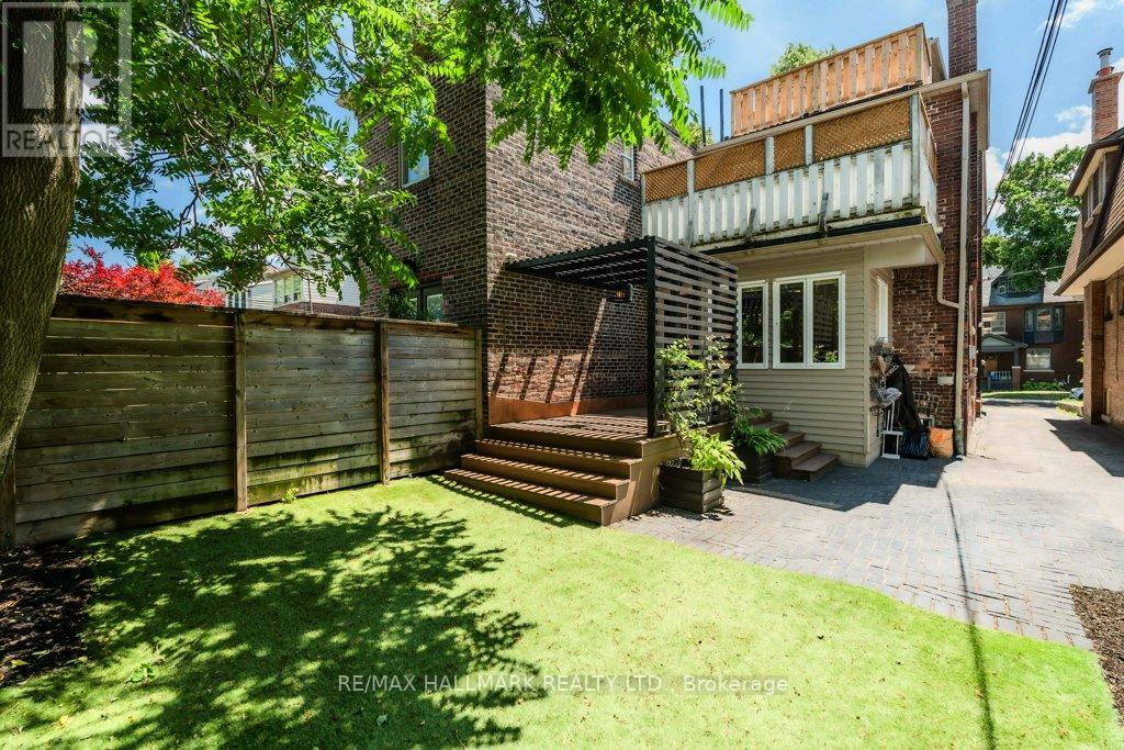 6 COLUMBINE AVENUE