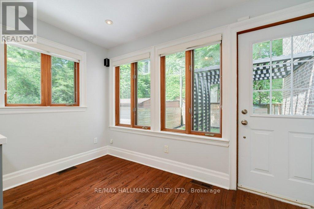 6 COLUMBINE AVENUE