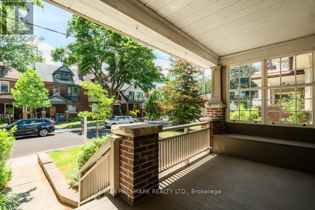 6 COLUMBINE AVENUE