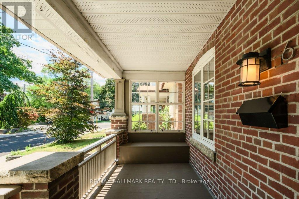 6 COLUMBINE AVENUE