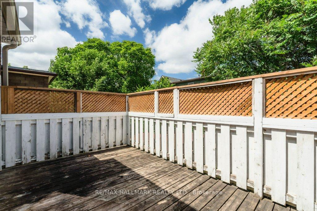 6 COLUMBINE AVENUE