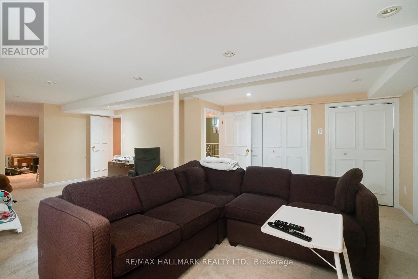 42 HUNT CLUB DRIVE