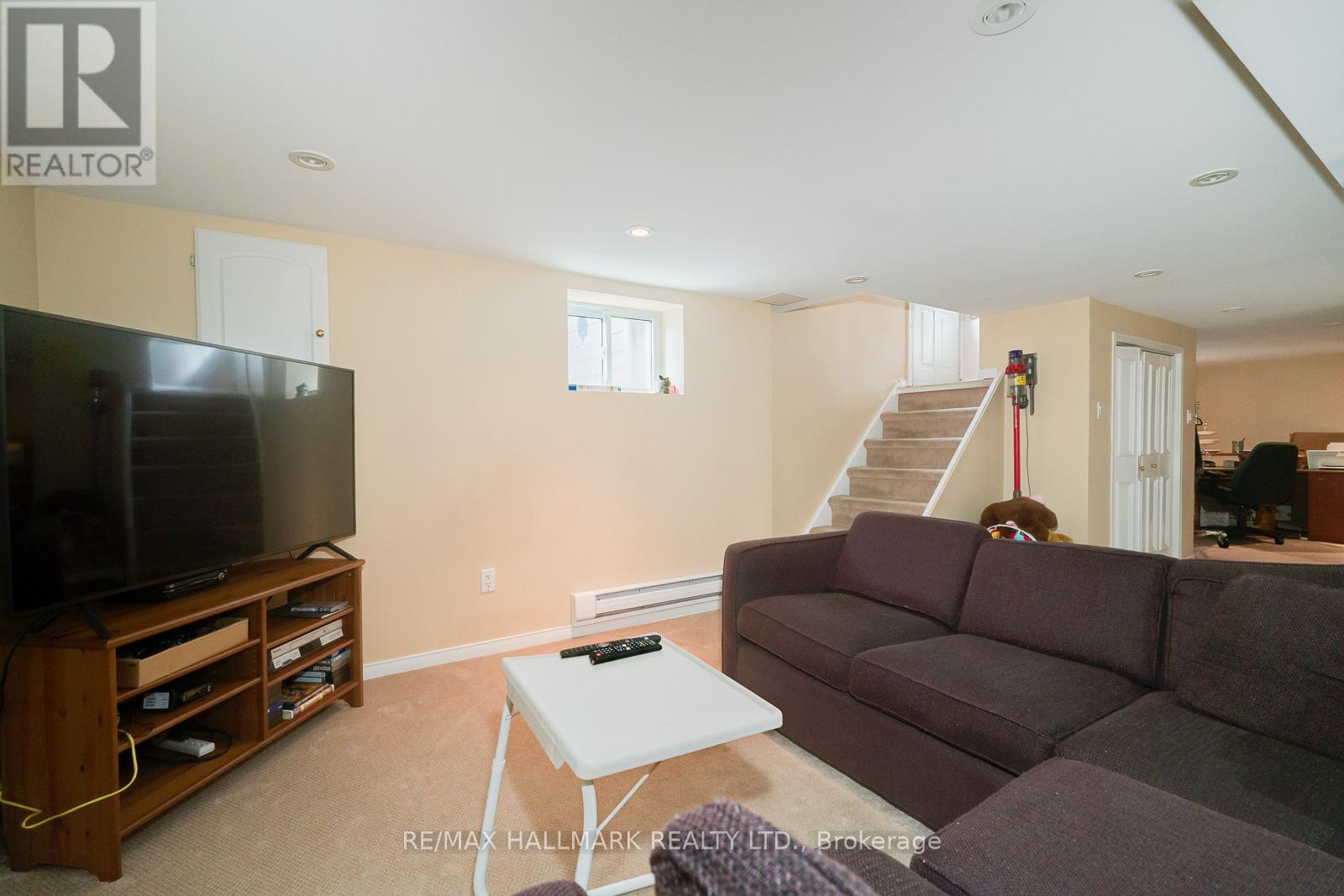 42 HUNT CLUB DRIVE
