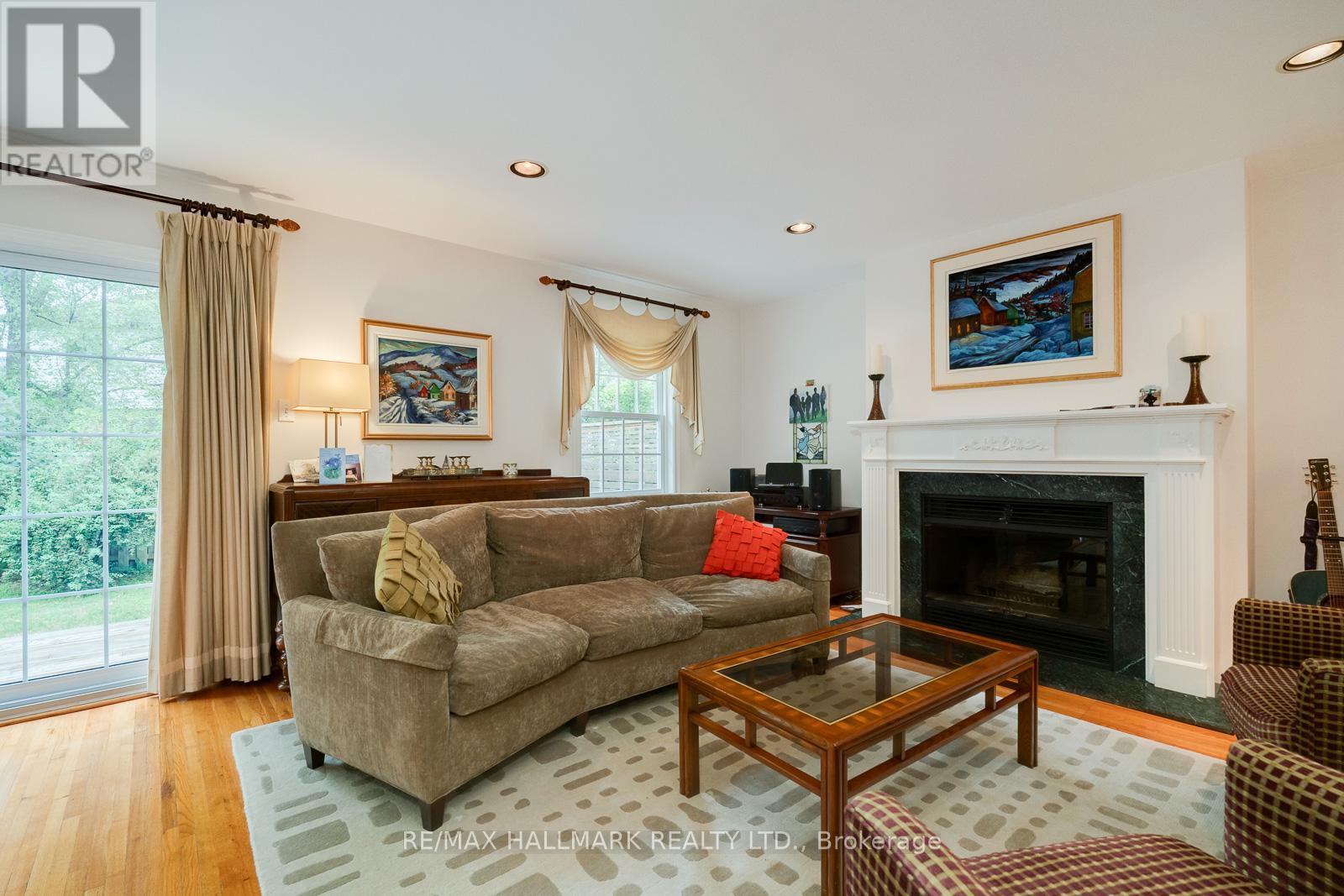 42 HUNT CLUB DRIVE