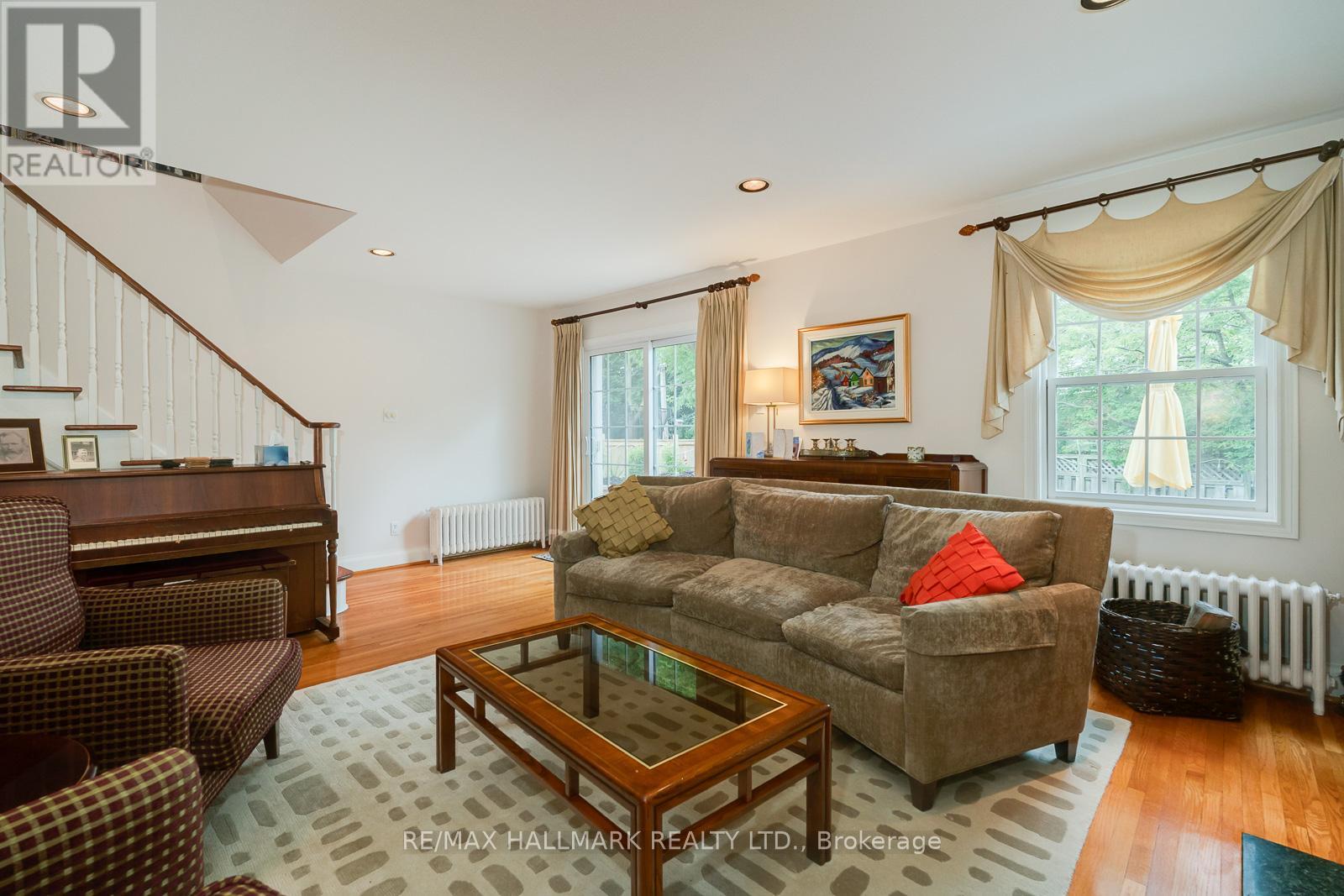 42 HUNT CLUB DRIVE