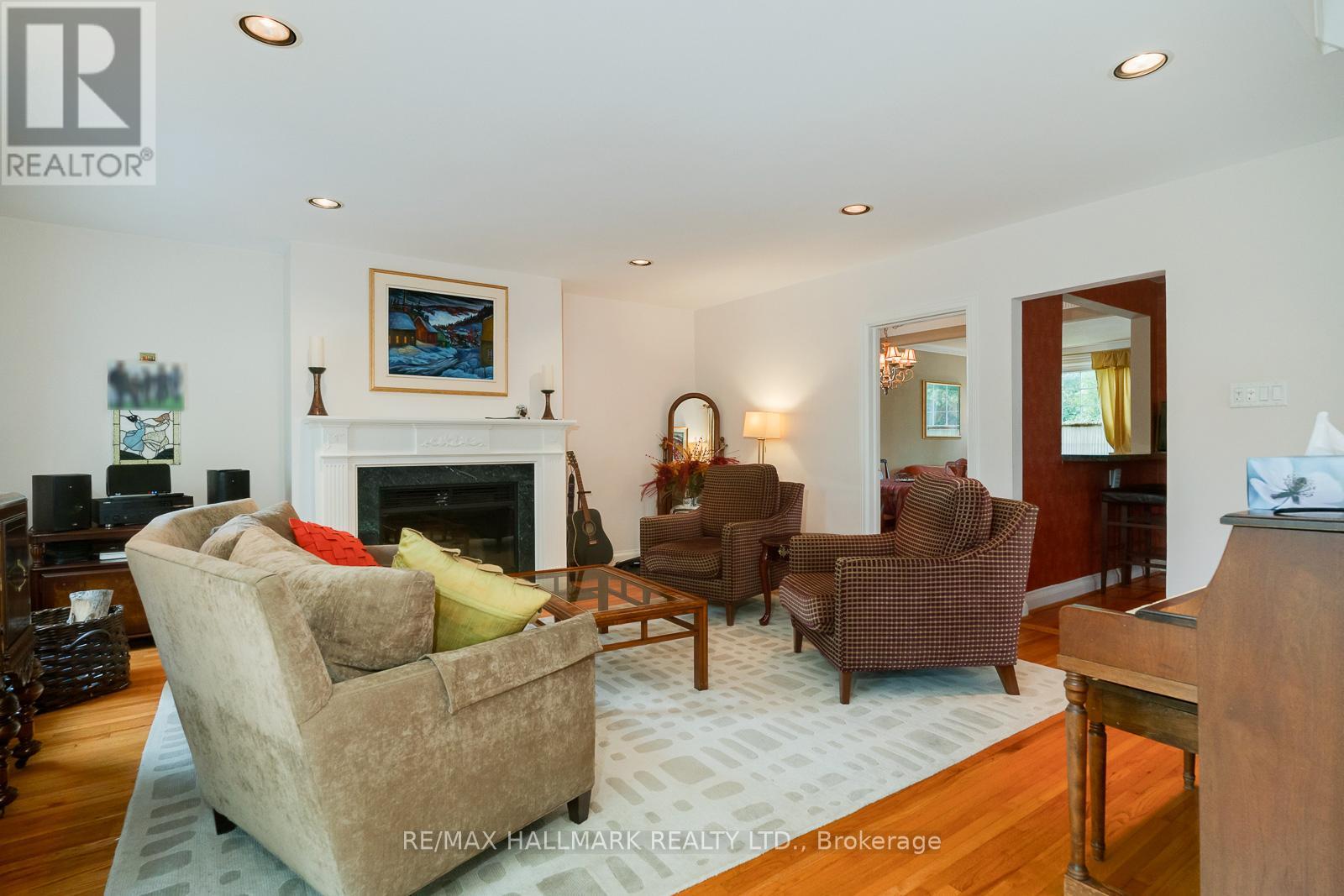 42 HUNT CLUB DRIVE