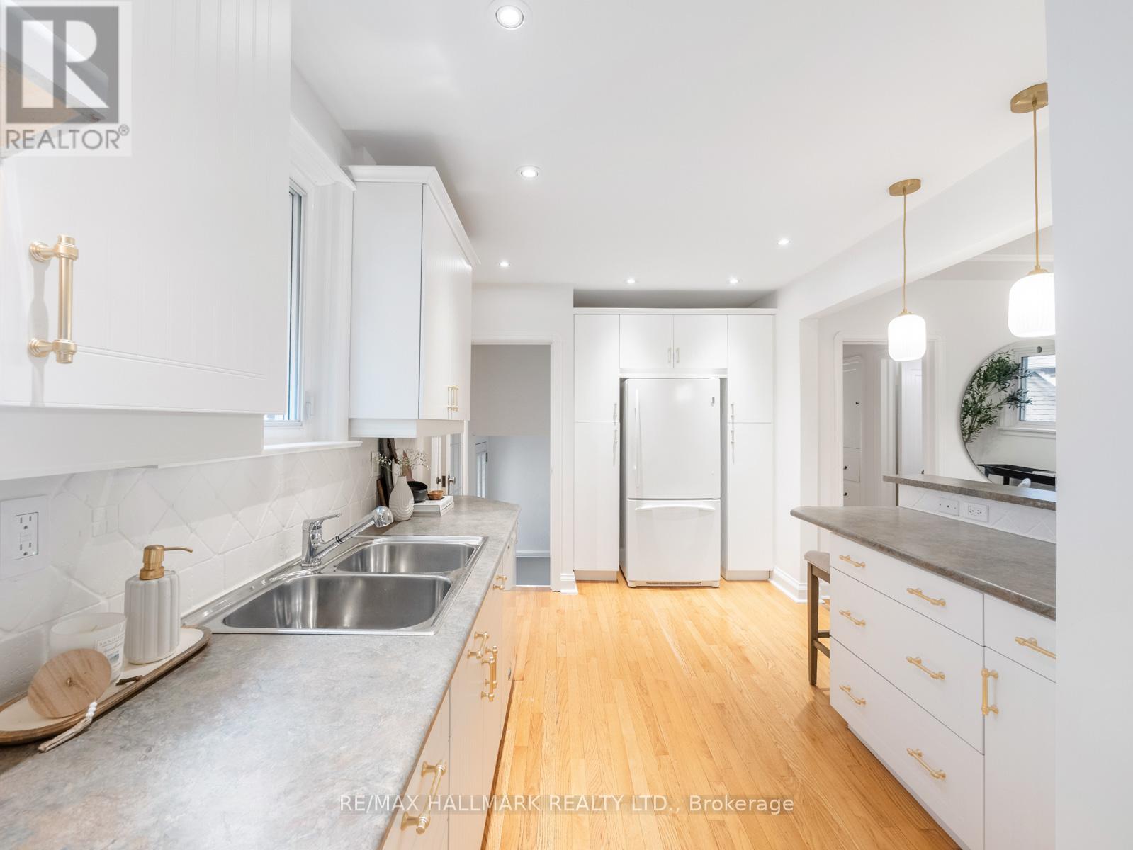 11 BRIAR DALE BOULEVARD