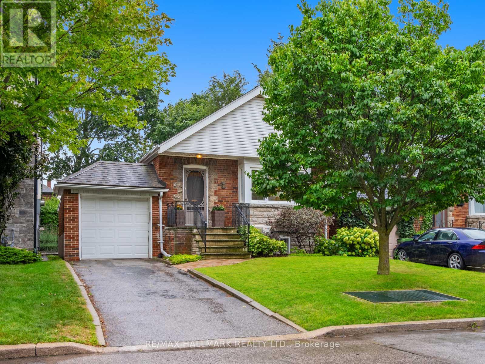 11 BRIAR DALE BOULEVARD