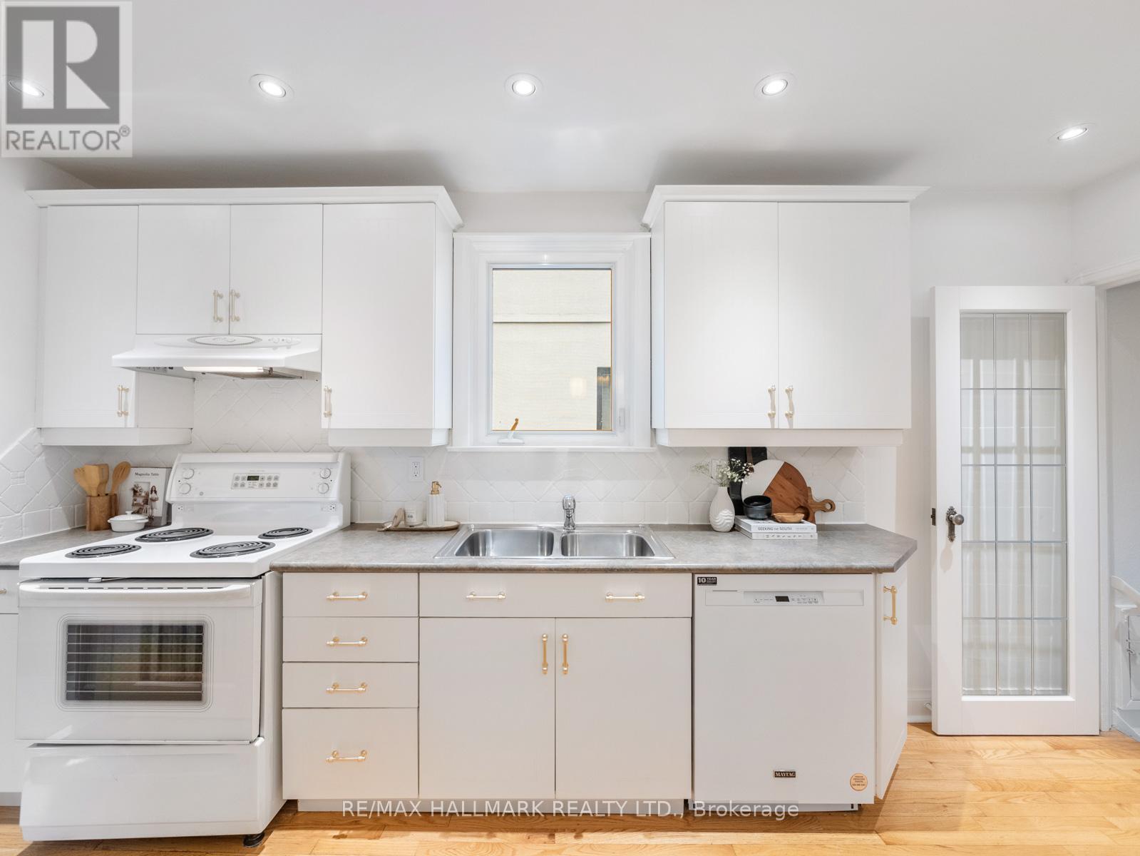 11 BRIAR DALE BOULEVARD