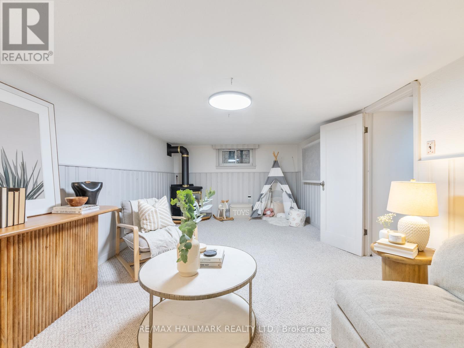 11 BRIAR DALE BOULEVARD