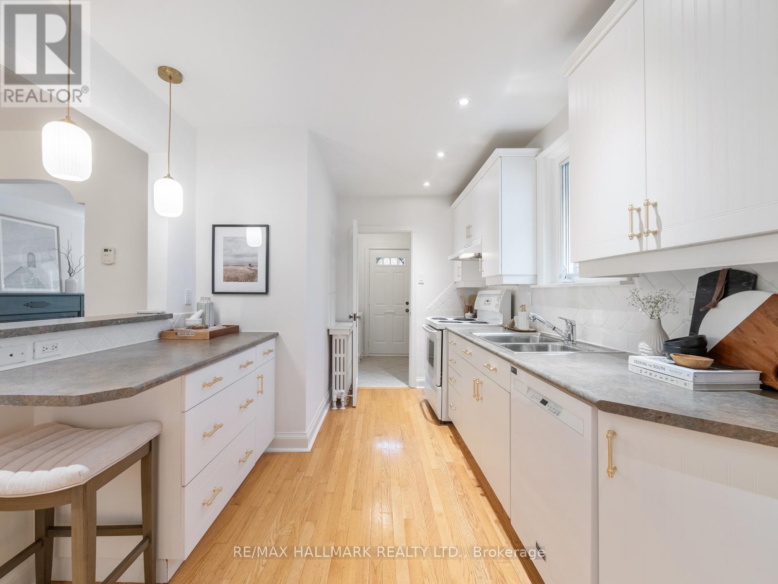 11 BRIAR DALE BOULEVARD