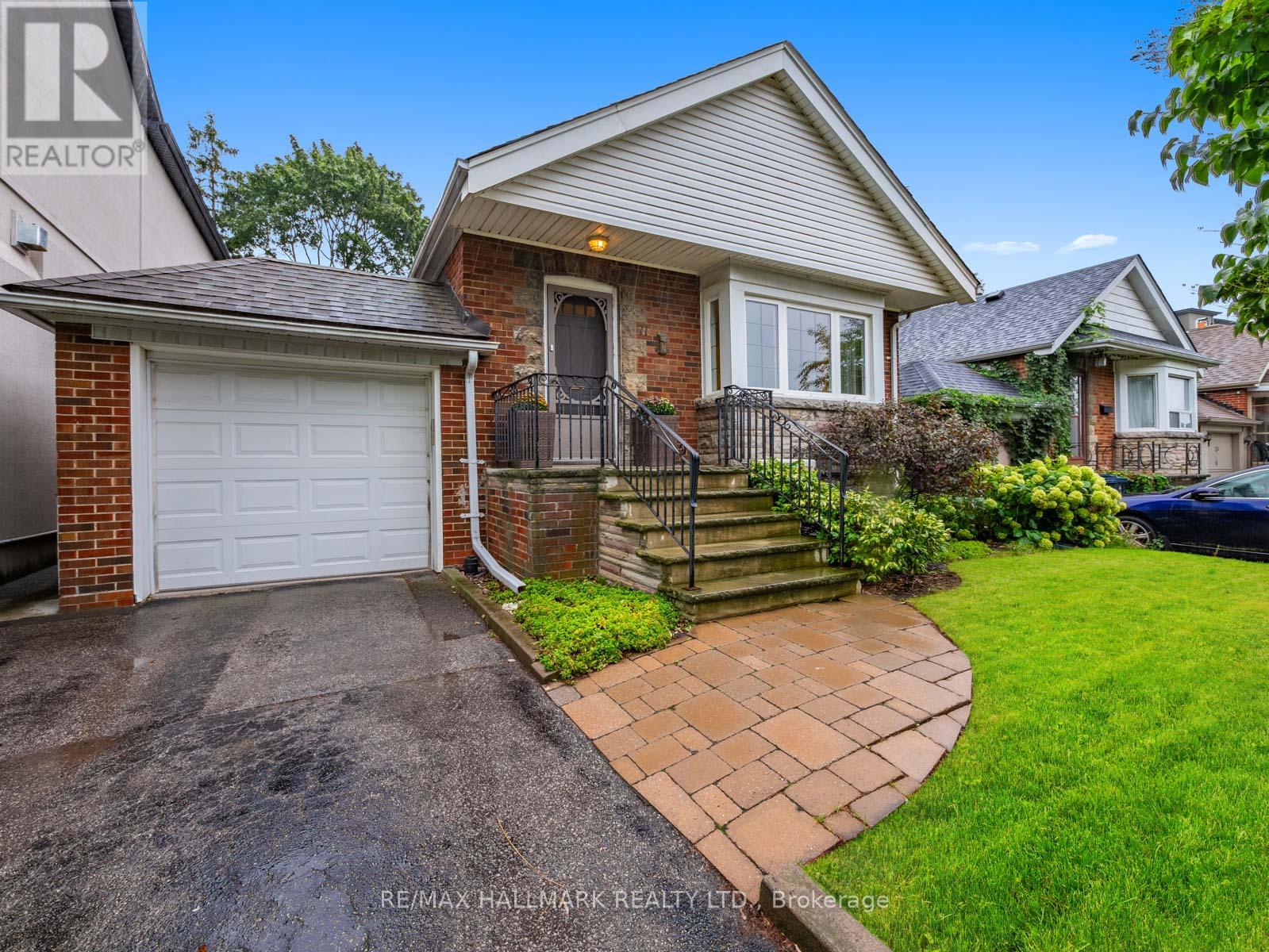 11 BRIAR DALE BOULEVARD