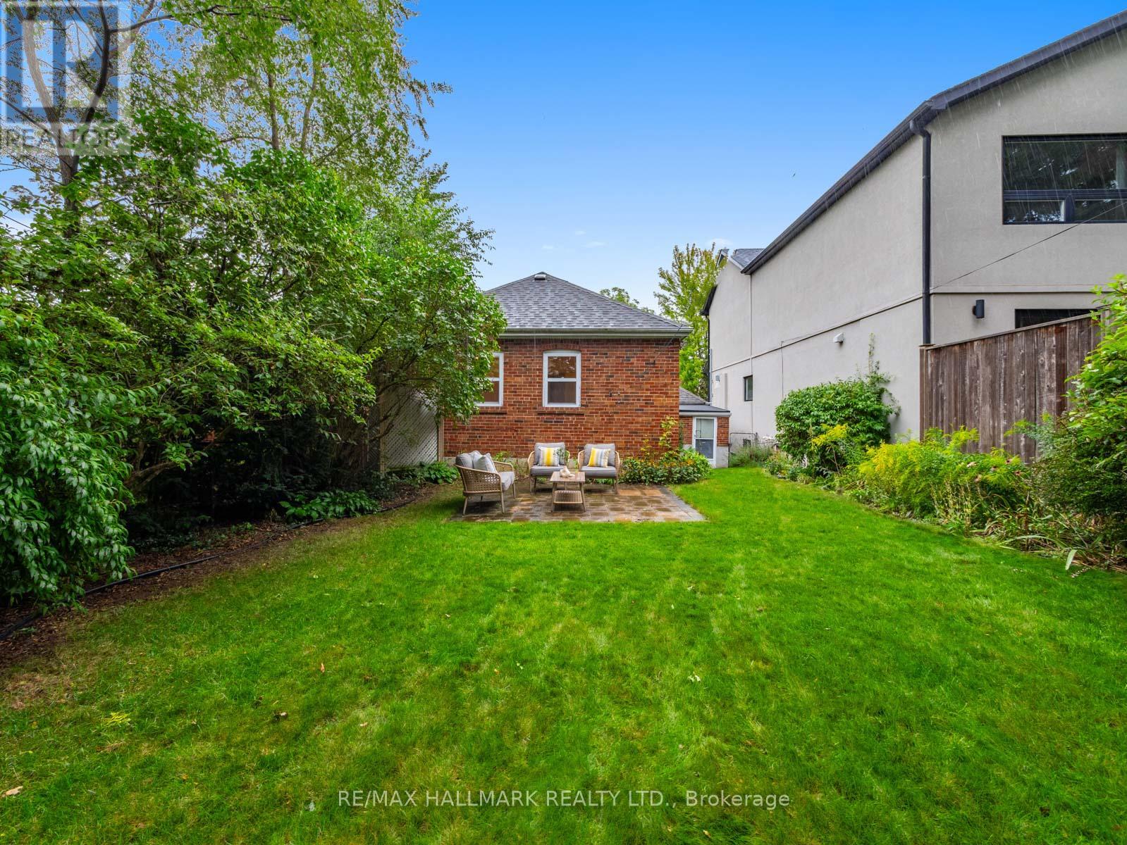 11 BRIAR DALE BOULEVARD