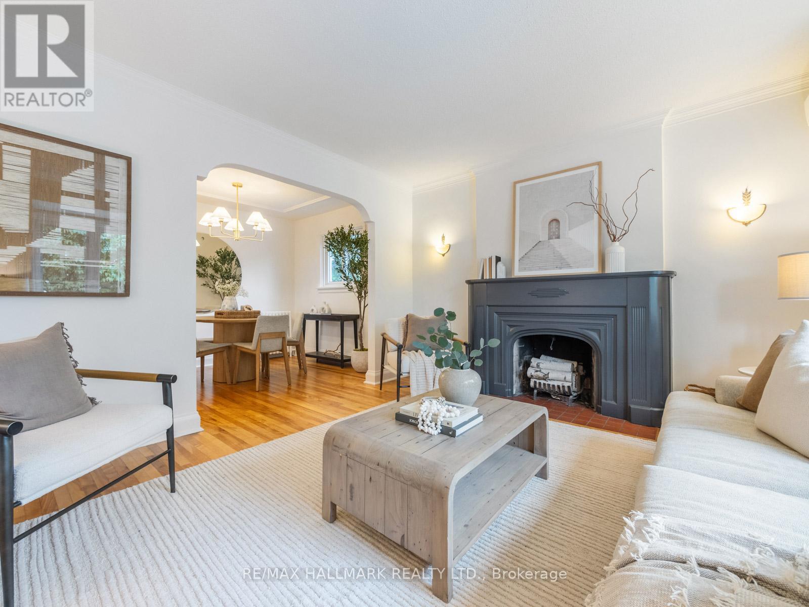 11 BRIAR DALE BOULEVARD