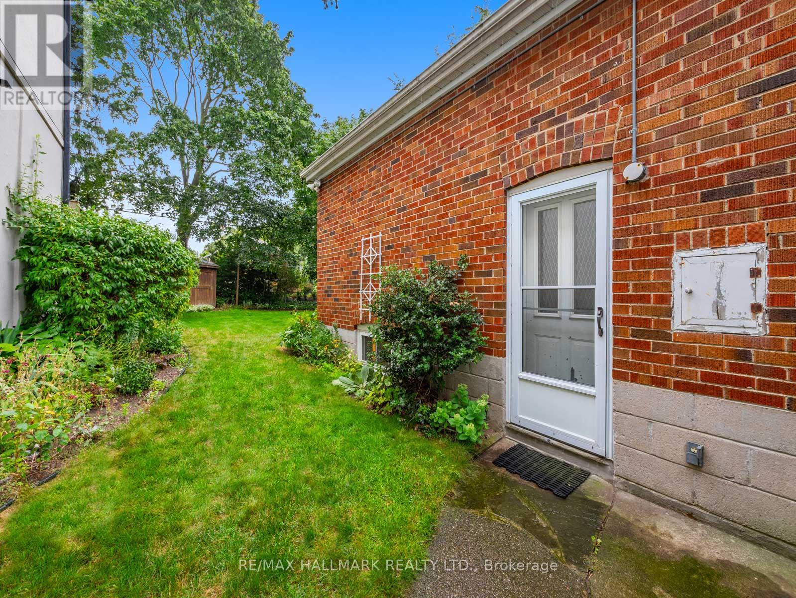 11 BRIAR DALE BOULEVARD