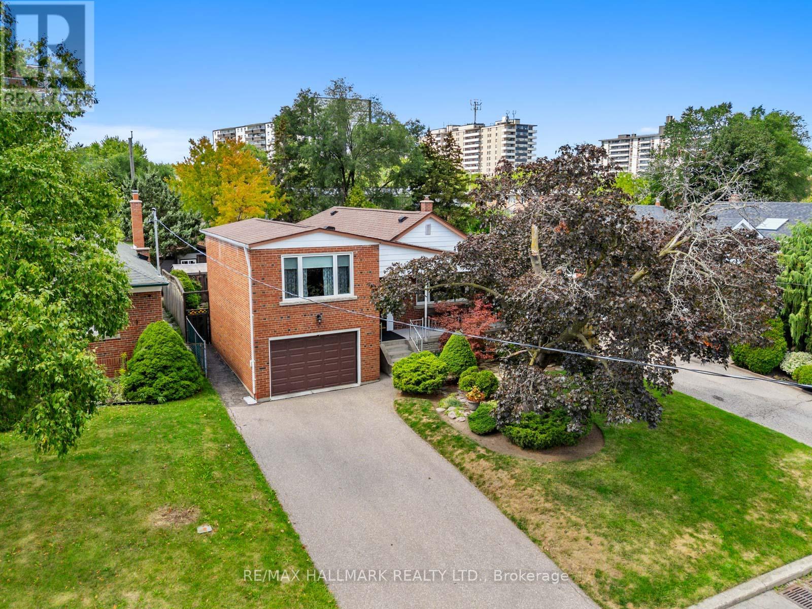 60 GREYLAWN CRESCENT