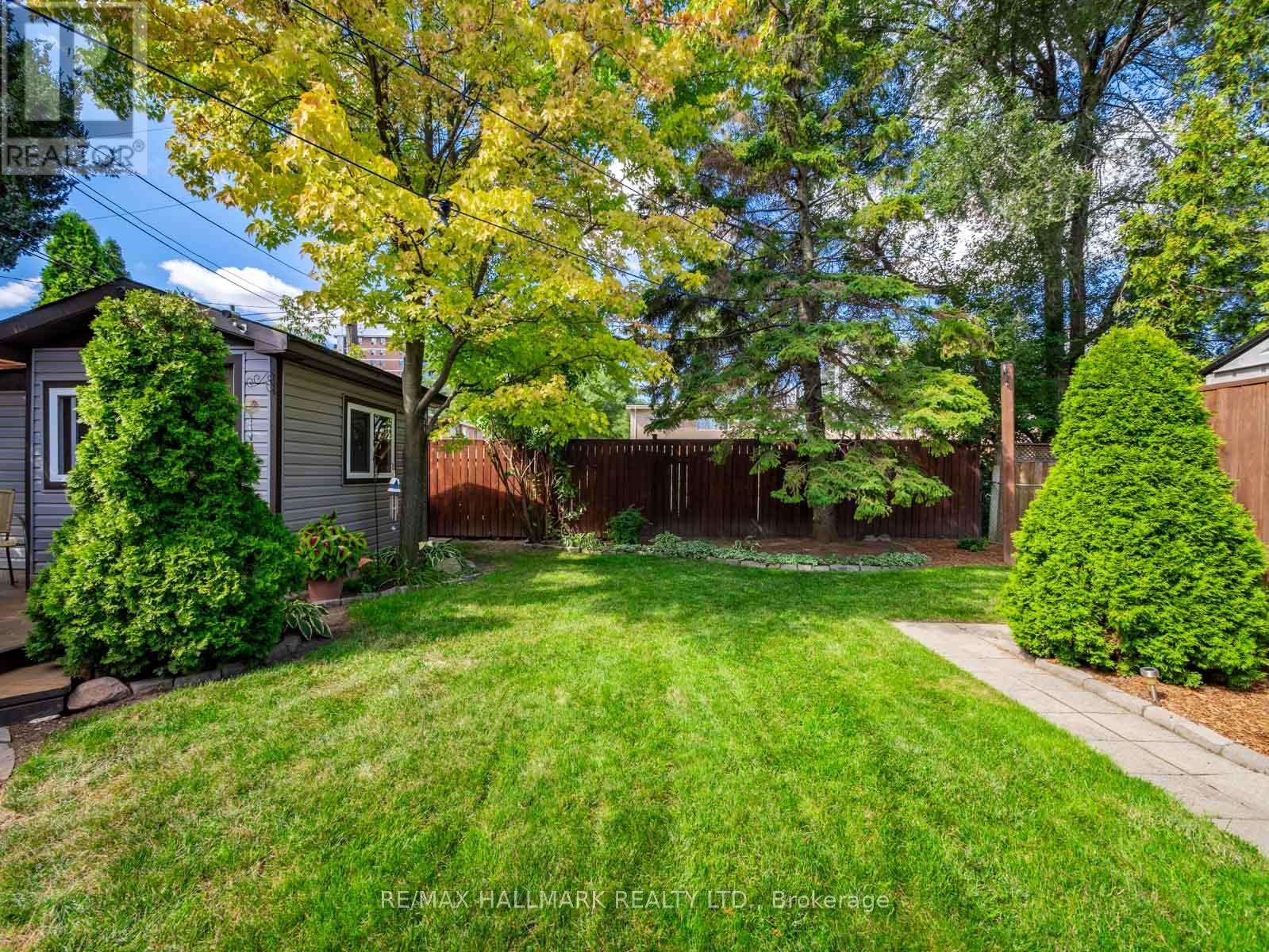 60 GREYLAWN CRESCENT