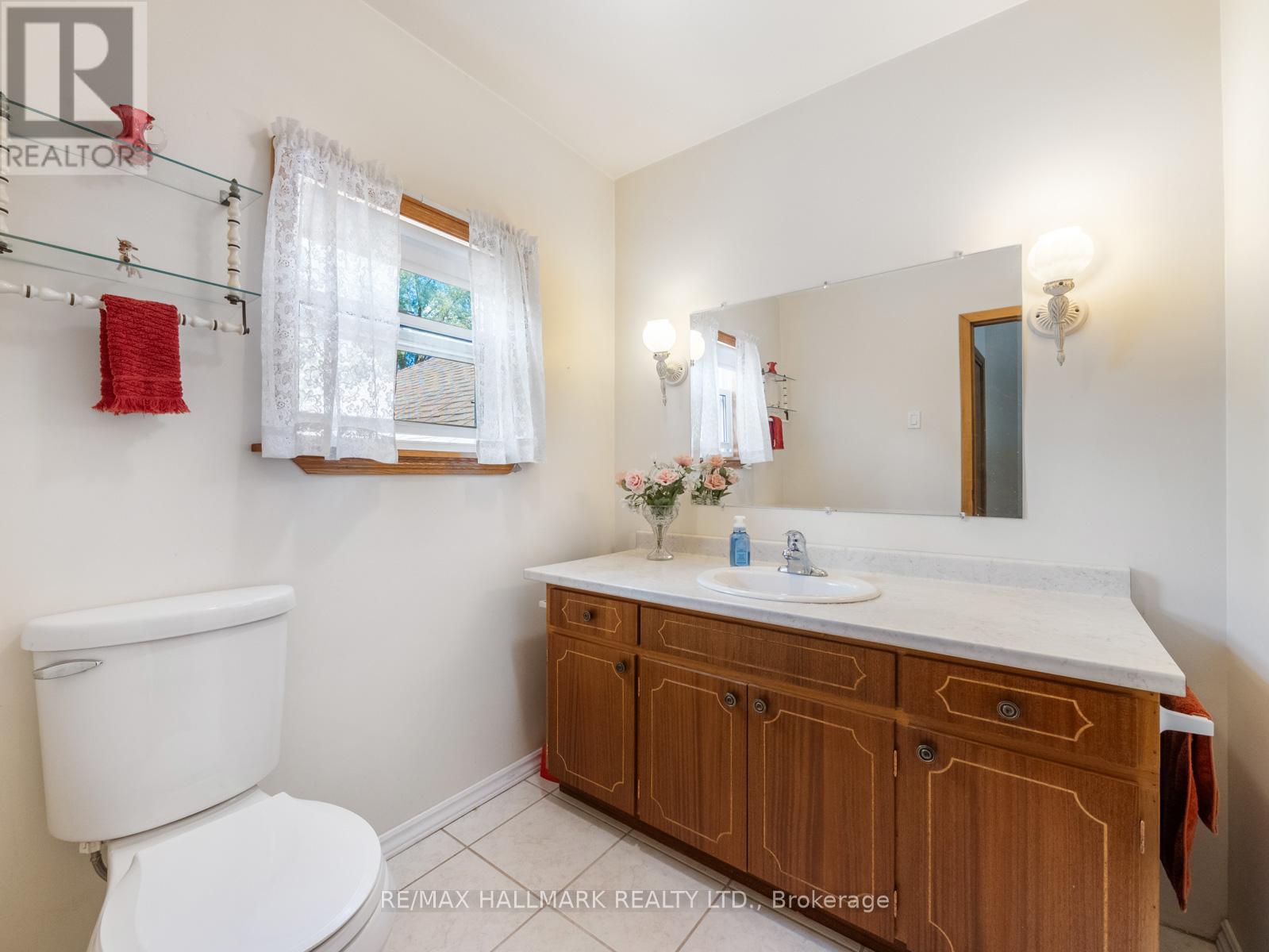 60 GREYLAWN CRESCENT