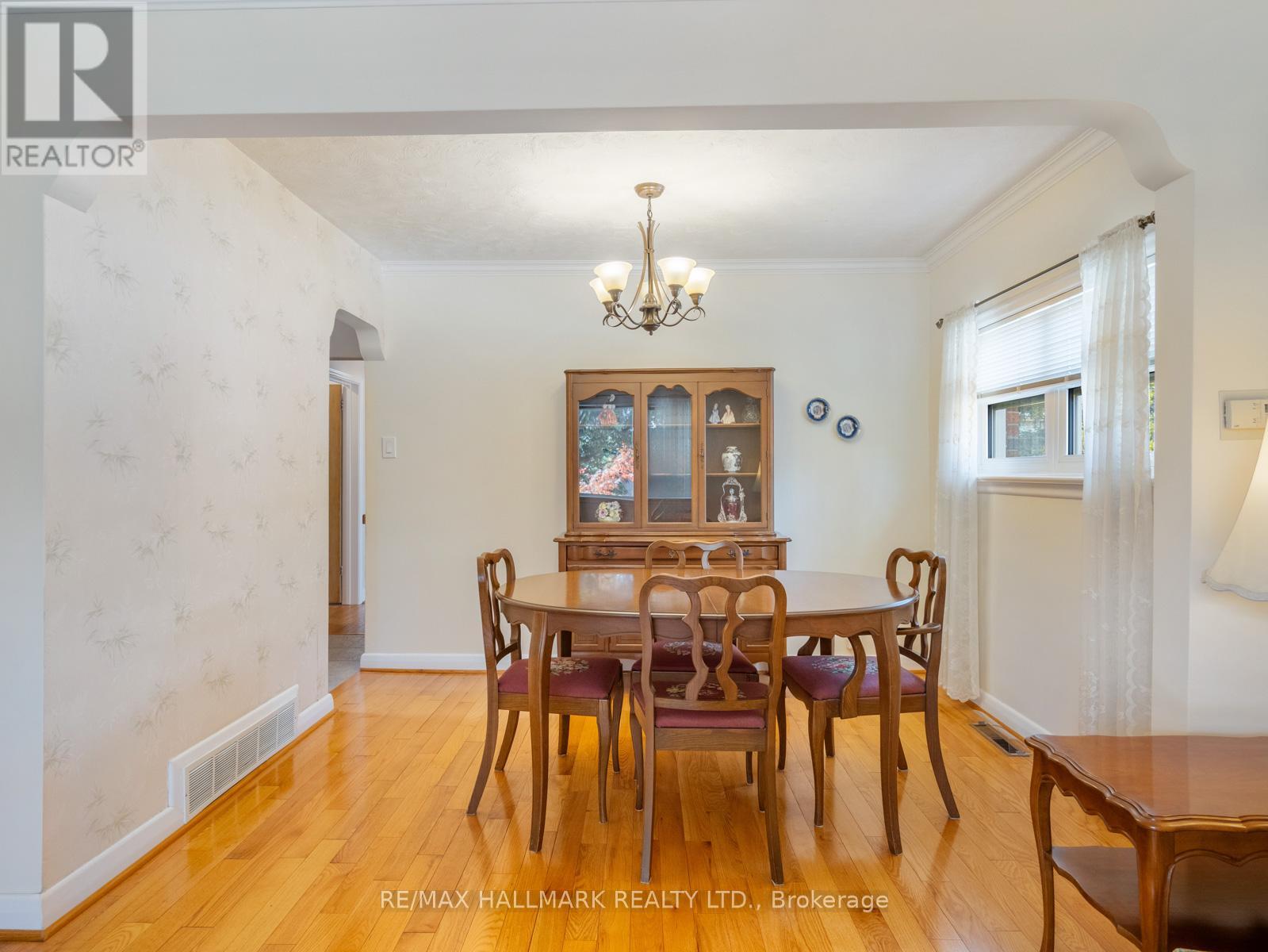 60 GREYLAWN CRESCENT