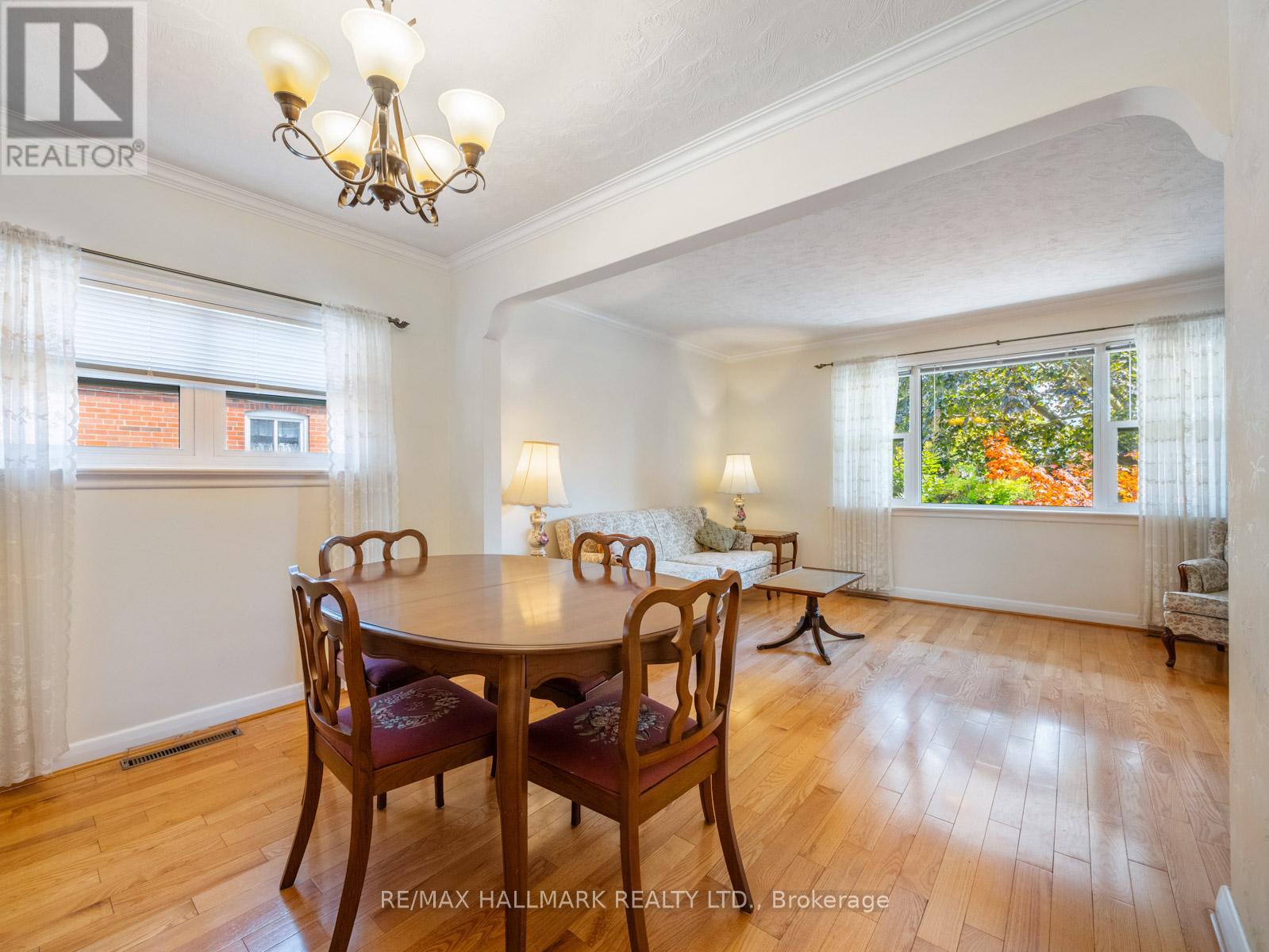 60 GREYLAWN CRESCENT