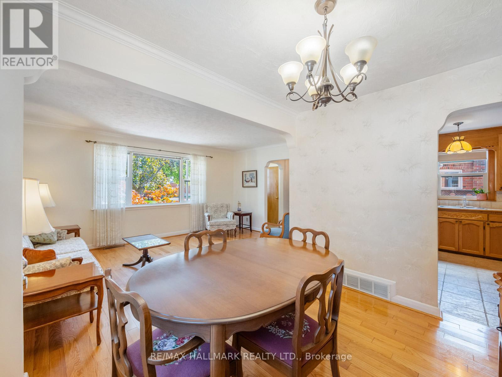 60 GREYLAWN CRESCENT