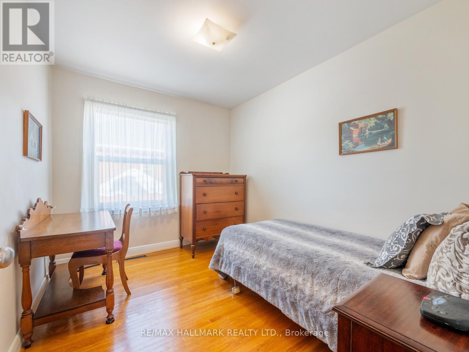 60 GREYLAWN CRESCENT